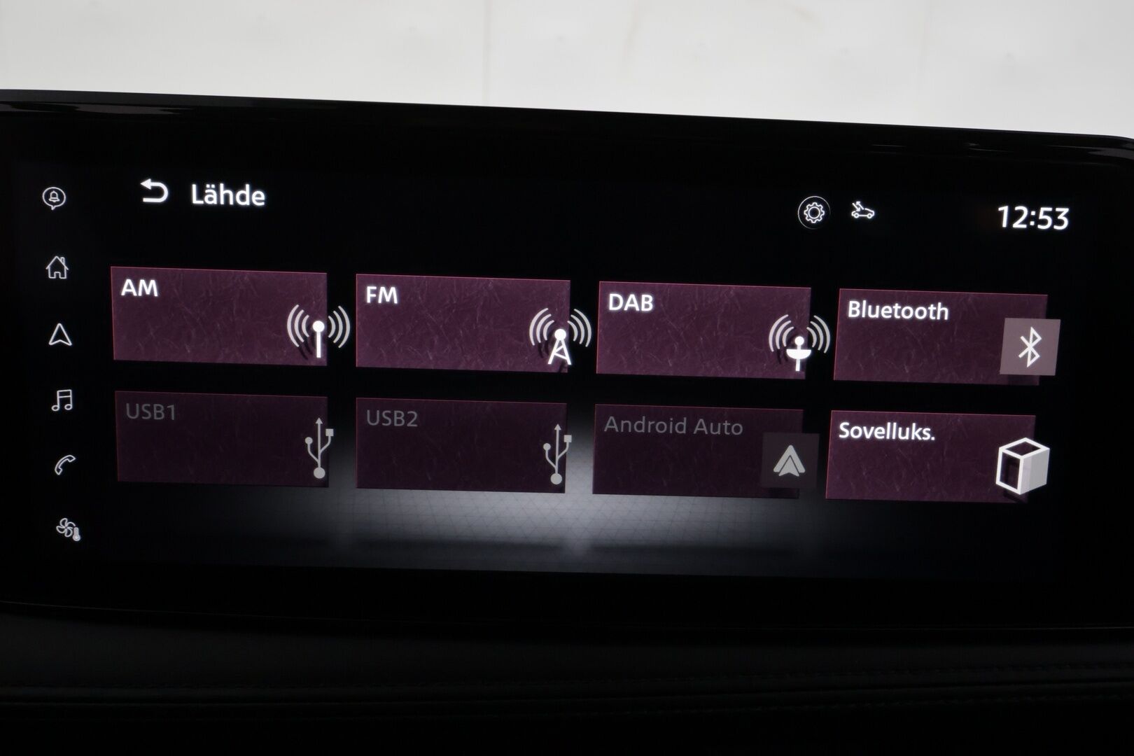 NISSAN ARIYA 2023 Advance 2WD 22kw charger * ACC / LED / 360 / Sähköpenkit / Navi / Digimittaristo / Kaistavahti / Keyless * - Kahdet renkaat aluvanteilla / Suomi-auto