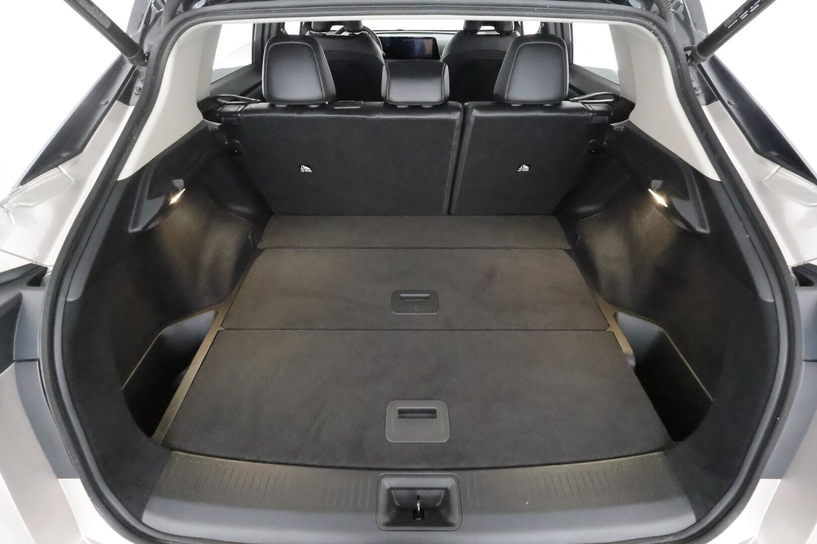 NISSAN ARIYA 2023 Evolve 2WD 22kw charger * ACC / LED / 360 / Sähköpenkit / Navi / Digimittaristo / Kaistavahti / Keyless * - Kahdet renkaat aluvanteilla / Suomi-auto