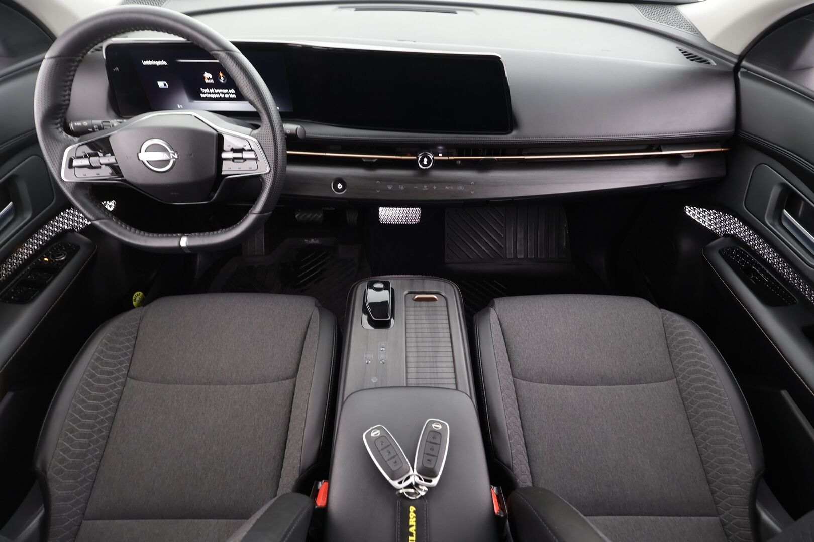 NISSAN ARIYA 2023 Evolve 2WD 22kw charger * ACC / LED / 360 / Sähköpenkit / Navi / Digimittaristo / Kaistavahti / Keyless * - Kahdet renkaat aluvanteilla / Suomi-auto