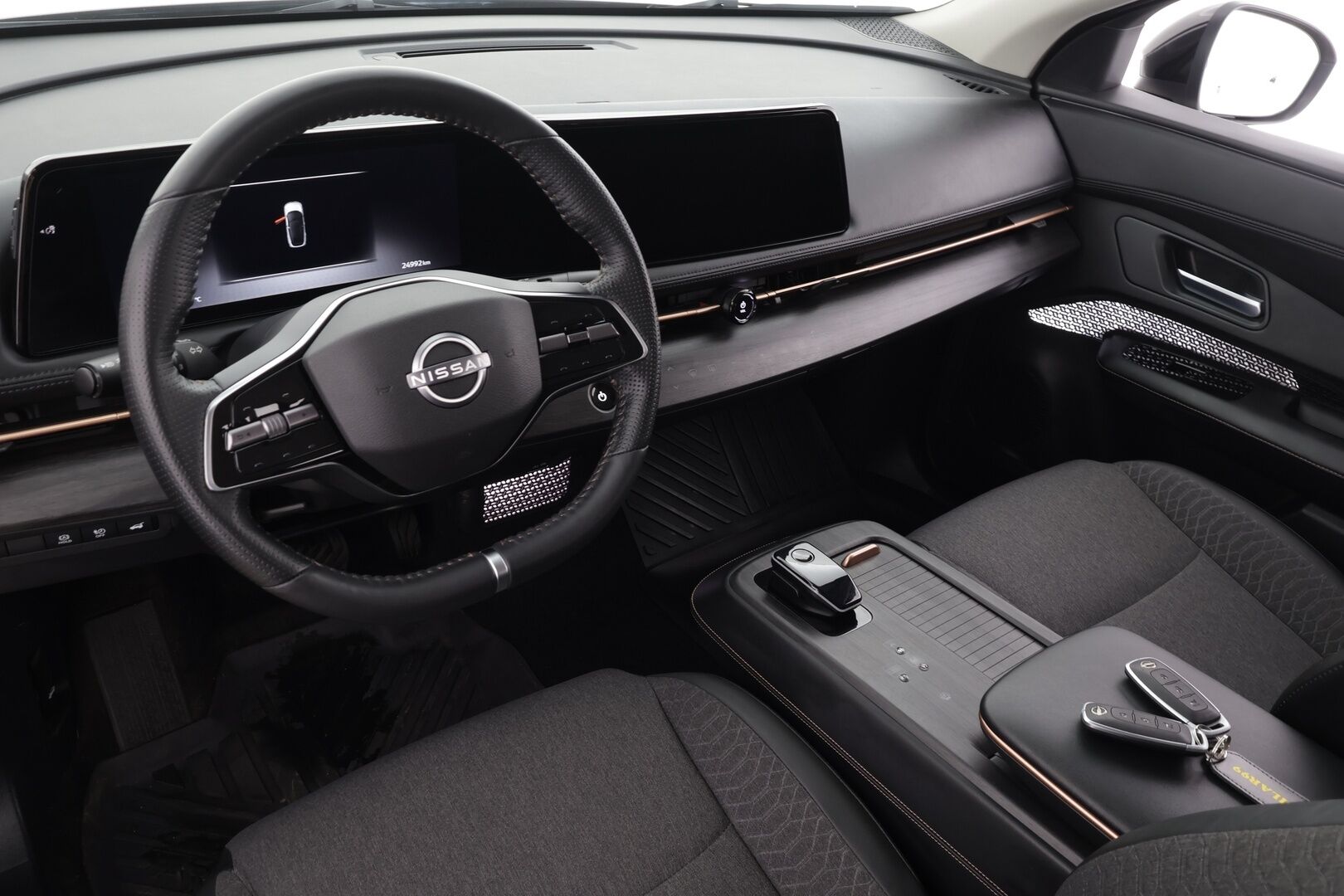 NISSAN ARIYA 2023 Advance 2WD 22kw charger * ACC / LED / 360 / Sähköpenkit / Navi / Digimittaristo / Kaistavahti / Keyless * - Kahdet renkaat aluvanteilla / Suomi-auto