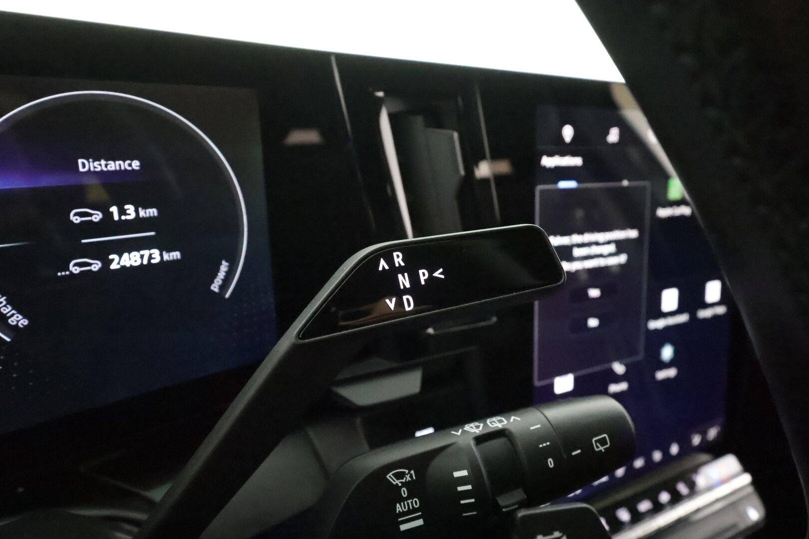 RENAULT MEGANE 2022 E-tech Electric 220hv Iconic * H&K / ILP / Koukku / ACC / LED / 360 / Hierovat Comfort-nahat Muistilla / Navi * - Kahdet renkaat aluvanteila