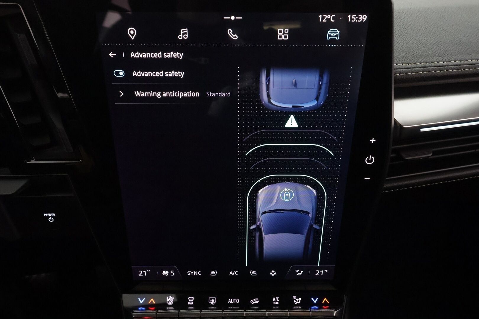 RENAULT MEGANE 2022 E-tech Electric 220hv Iconic * H&K / ILP / Koukku / ACC / LED / 360 / Hierovat Comfort-nahat Muistilla / Navi * - Kahdet renkaat aluvanteila