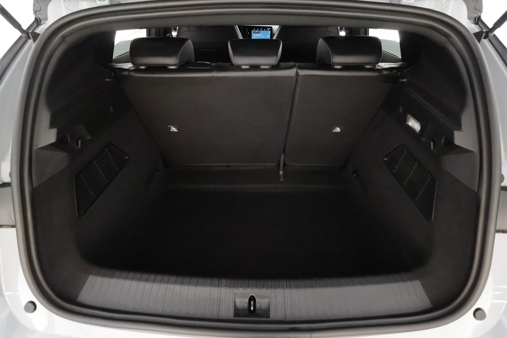 RENAULT MEGANE 2022 E-tech Electric 220hv Iconic * H&K / ILP / Koukku / ACC / LED / 360 / Hierovat Comfort-nahat Muistilla / Navi * - Kahdet renkaat aluvanteila