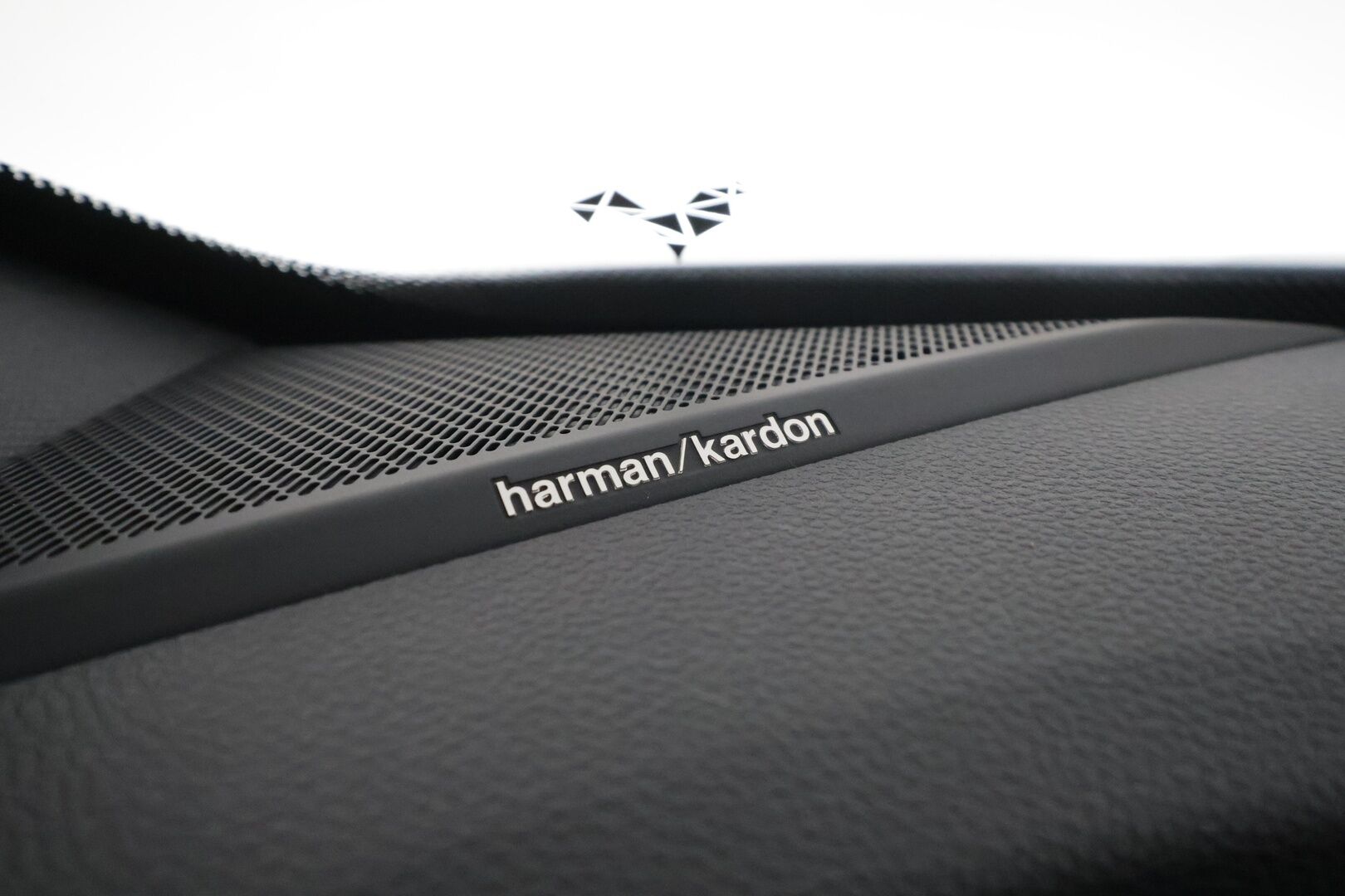 RENAULT MEGANE 2022 E-tech Electric 220hv Iconic * H&K / ILP / Koukku / ACC / LED / 360 / Hierovat Comfort-nahat Muistilla / Navi * - Kahdet renkaat aluvanteila