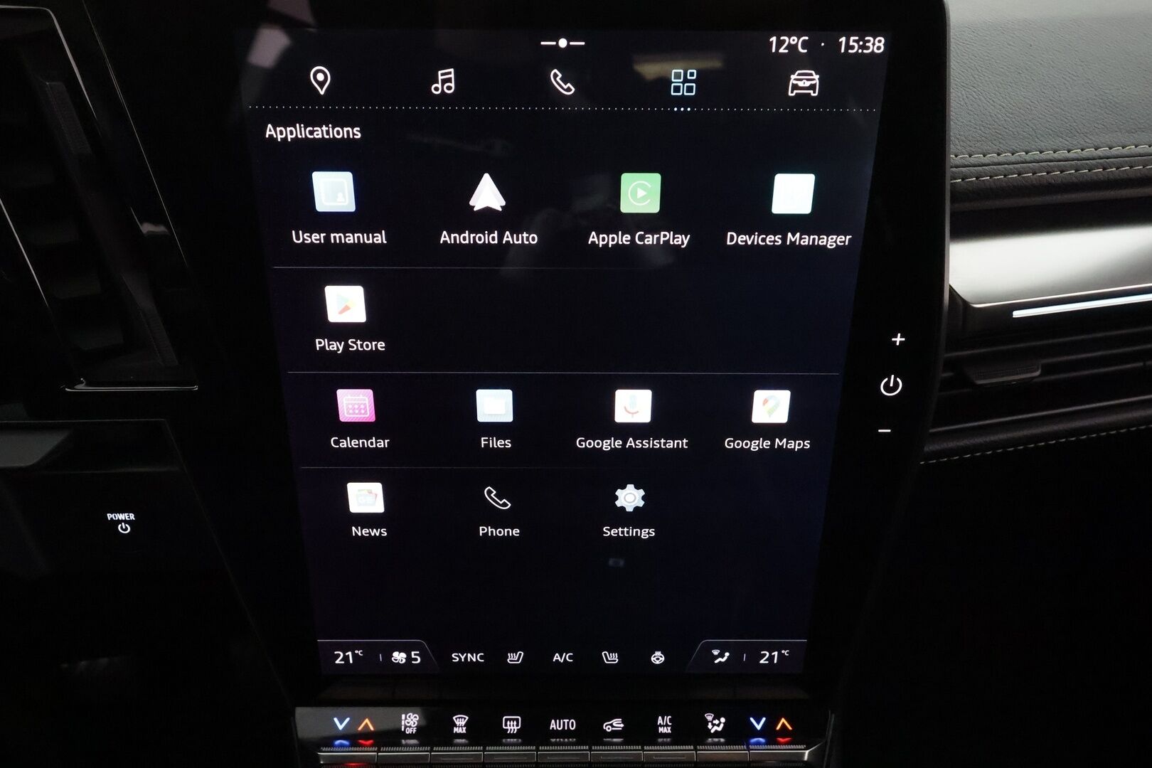 RENAULT MEGANE 2022 E-tech Electric 220hv Iconic * H&K / ILP / Koukku / ACC / LED / 360 / Hierovat Comfort-nahat Muistilla / Navi * - Kahdet renkaat aluvanteila