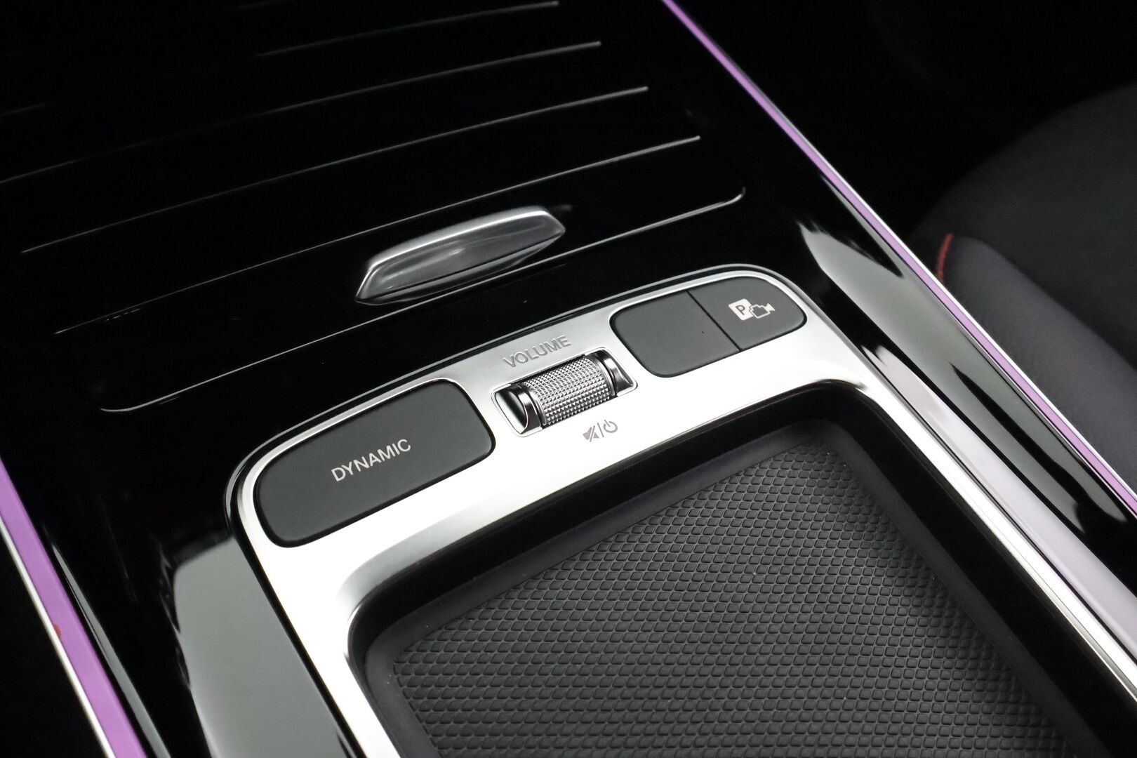 MERCEDES-BENZ EQA 2025 300 4Matic AMG Line * LED / Sportpenkki / Widecreen / P.Kamera / Navi / Kaistavahti / Katveavustin *