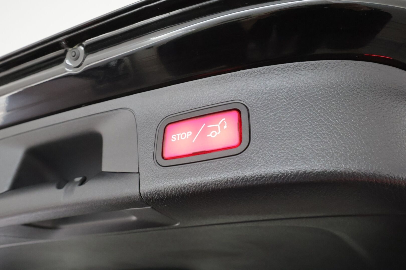 MERCEDES-BENZ EQA 2025 300 4Matic AMG Line * LED / Sportpenkki / Widecreen / P.Kamera / Navi / Kaistavahti / Katveavustin *