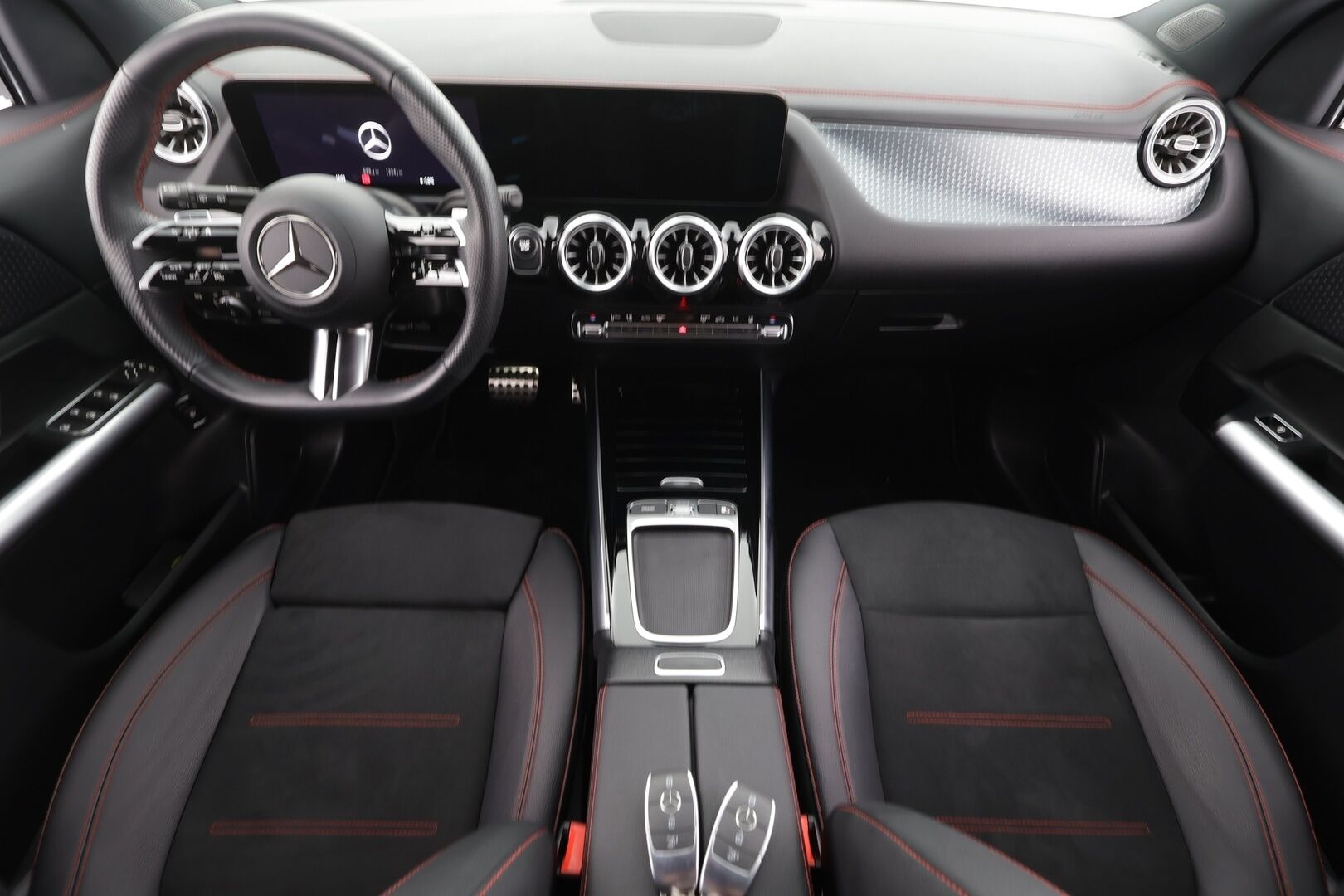 MERCEDES-BENZ EQA 2025 300 4Matic AMG Line * LED / Sportpenkki / Widecreen / P.Kamera / Navi / Kaistavahti / Katveavustin * - 2x Latauskaapelit 