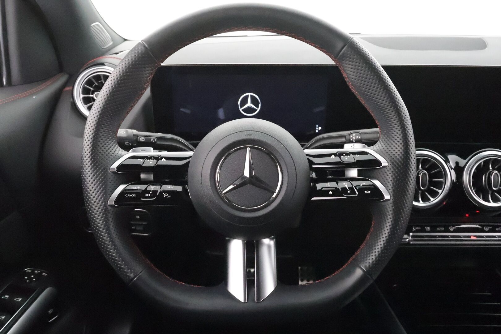 MERCEDES-BENZ EQA 2025 300 4Matic AMG Line * LED / Sportpenkki / Widecreen / P.Kamera / Navi / Kaistavahti / Katveavustin * - 2x Latauskaapelit 