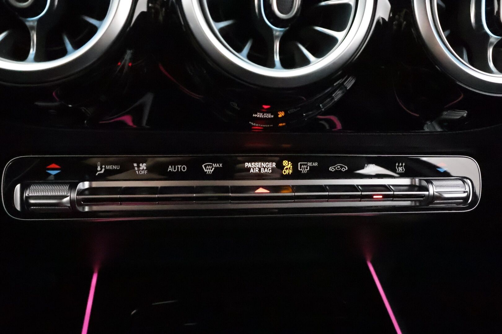 MERCEDES-BENZ EQA 2025 300 4Matic AMG Line * LED / Sportpenkki / Widecreen / P.Kamera / Navi / Kaistavahti / Katveavustin * - 2x Latauskaapelit 