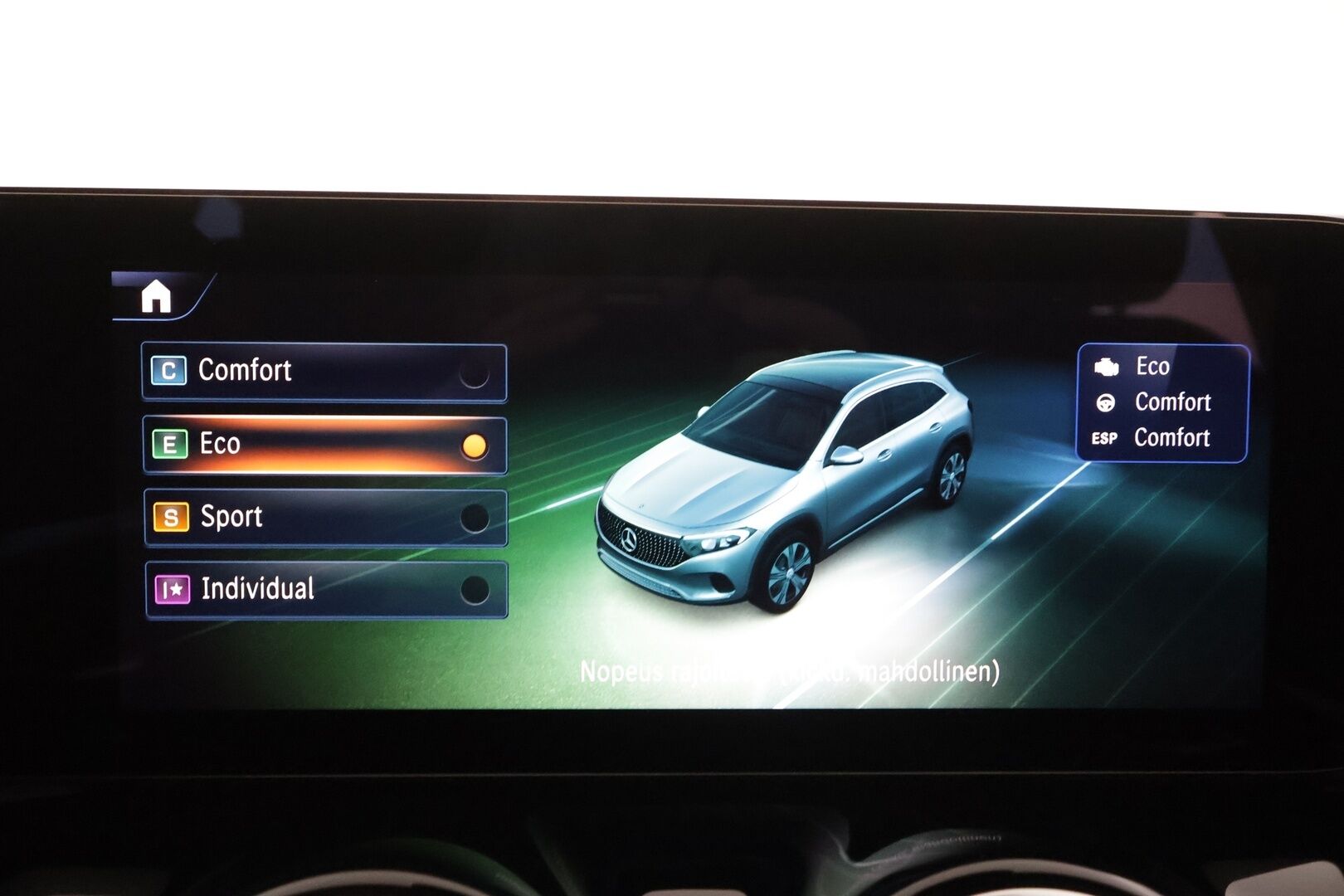 MERCEDES-BENZ EQA 2025 300 4Matic AMG Line * LED / Sportpenkki / Widecreen / P.Kamera / Navi / Kaistavahti / Katveavustin * - 2x Latauskaapelit 