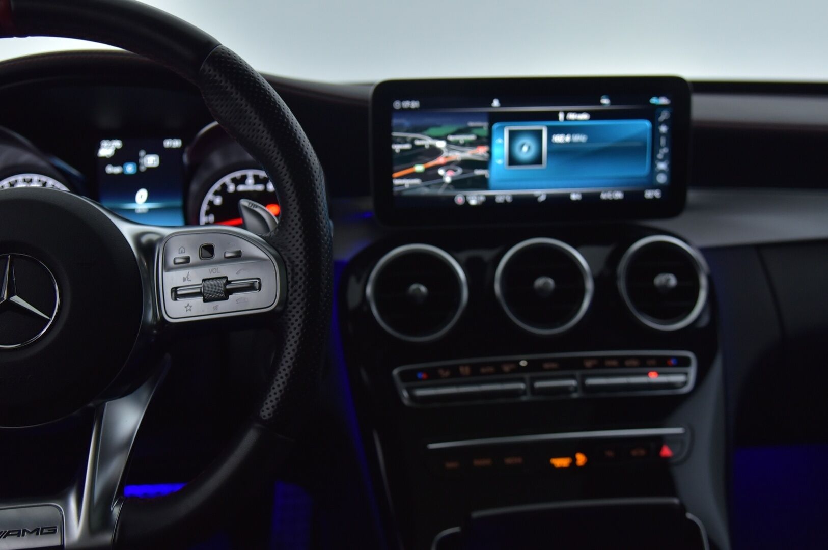 Mercedes-Benz C 43 AMG 2019 ** Facelift / Burmester / Perf.putkisto / Distronic+ / Multibeam LED / HUD / Panoraama ** - ** Juuri saapui / Kahdet renkaat aluilla / Näyttävä **