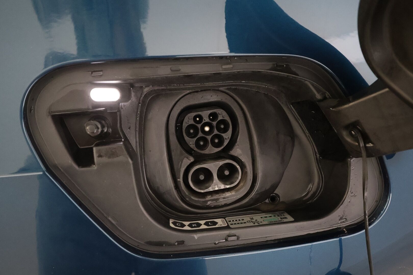 CUPRA BORN 2023 e-Boost 170 kW * ILP / ACC / LED / P.Kamera / Kaistavahti / Navi / Keyless * - Kattavat ajoavustimet / 2x Latauskaapelit / Kahdet renkaat