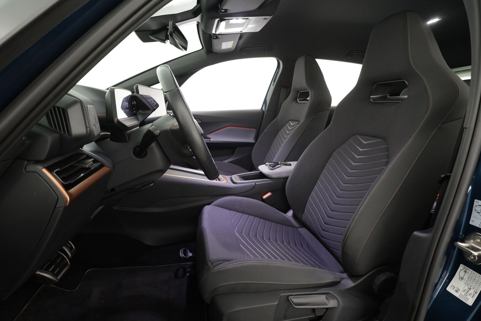 CUPRA BORN 2023 e-Boost 170 kW * ILP / ACC / LED / P.Kamera / Kaistavahti / Navi / Keyless * - Kattavat ajoavustimet / 2x Latauskaapelit / Kahdet renkaat