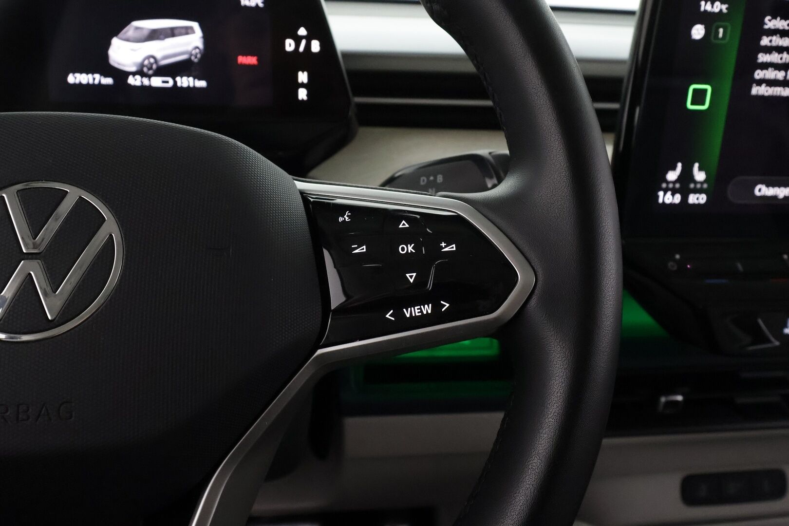 VOLKSWAGEN ID. BUZZ 2024 Pro Business 150kW - | ACC | 360°-kamera | Matrix-LED | Hierovat Sport-Muistipenkit | Koukku | Sähkö-ovet | Sähkökontti | Kaistavahti | Navi | Keyless | Kahdet renkaat | Merkkihuollot | - KORKO VAIN 3,99 %