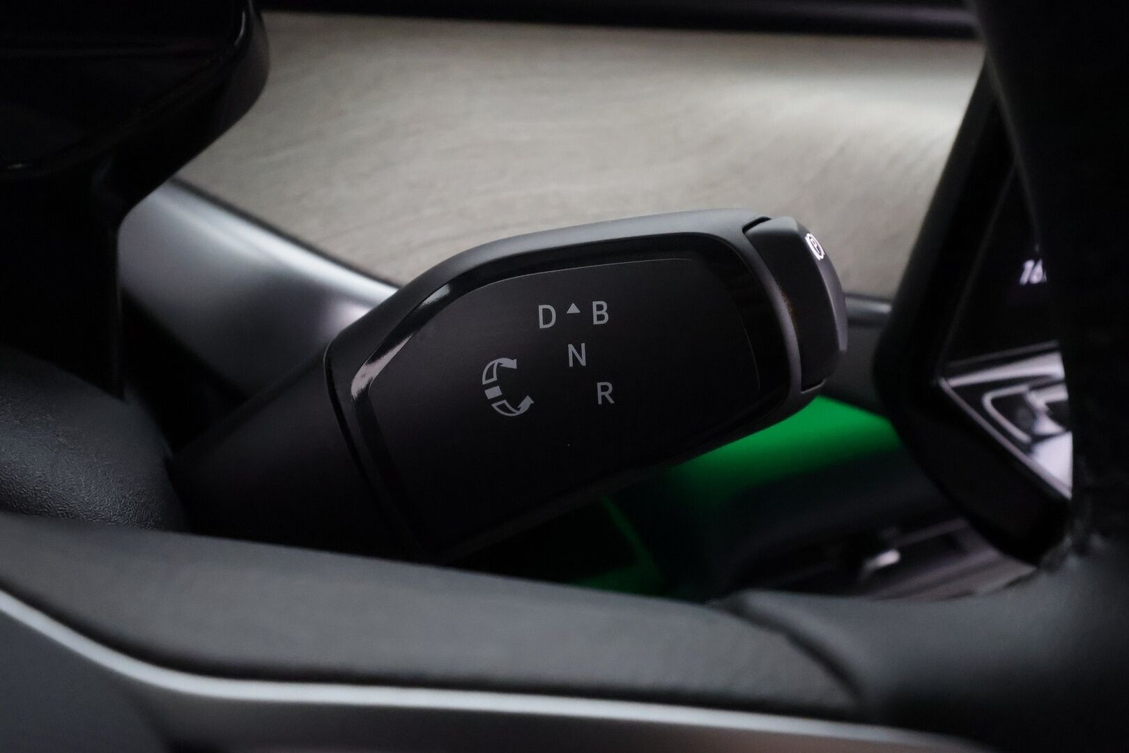 VOLKSWAGEN ID. BUZZ 2024 Pro Business 150kW - | ACC | 360°-kamera | Matrix-LED | Hierovat Sport-Muistipenkit | Koukku | Sähkö-ovet | Sähkökontti | Kaistavahti | Navi | Keyless | Kahdet renkaat | Merkkihuollot | - KORKO VAIN 3,99 %