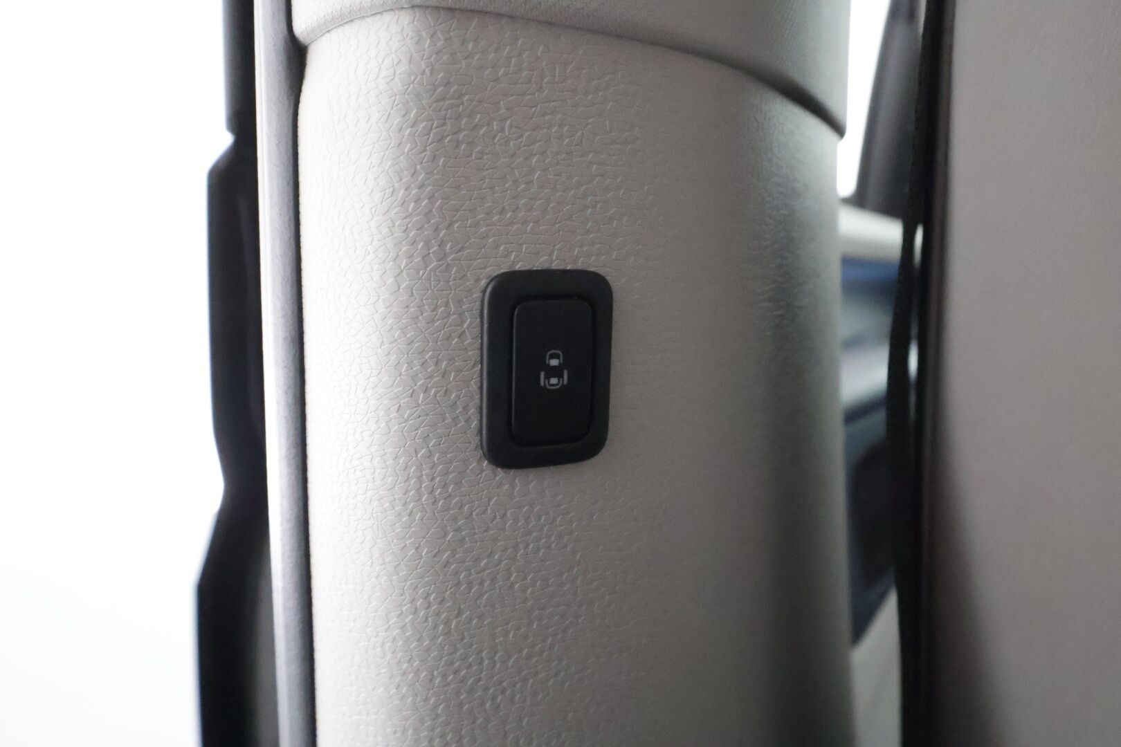 VOLKSWAGEN ID. BUZZ 2024 Pro Business 150kW - | ACC | 360°-kamera | Matrix-LED | Hierovat Sport-Muistipenkit | Koukku | Sähkö-ovet | Sähkökontti | Kaistavahti | Navi | Keyless | Kahdet renkaat | Merkkihuollot | - KORKO VAIN 3,99 %