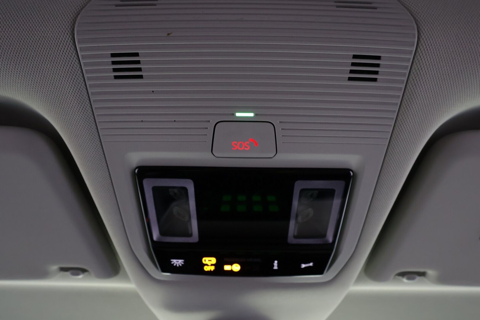 VOLKSWAGEN ID. BUZZ 2024 Pro Business 150kW - | ACC | 360°-kamera | Matrix-LED | Hierovat Sport-Muistipenkit | Koukku | Sähkö-ovet | Sähkökontti | Kaistavahti | Navi | Keyless | Kahdet renkaat | Merkkihuollot | - KORKO VAIN 3,99 %