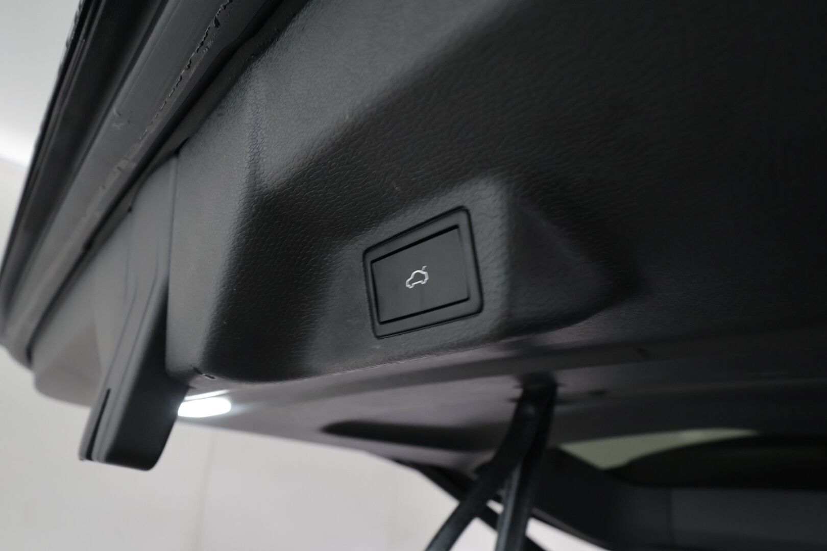 VOLKSWAGEN ID. BUZZ 2024 Pro Business 150kW - | ACC | 360°-kamera | Matrix-LED | Hierovat Sport-Muistipenkit | Koukku | Sähkö-ovet | Sähkökontti | Kaistavahti | Navi | Keyless | Kahdet renkaat | Merkkihuollot | - KORKO VAIN 3,99 %
