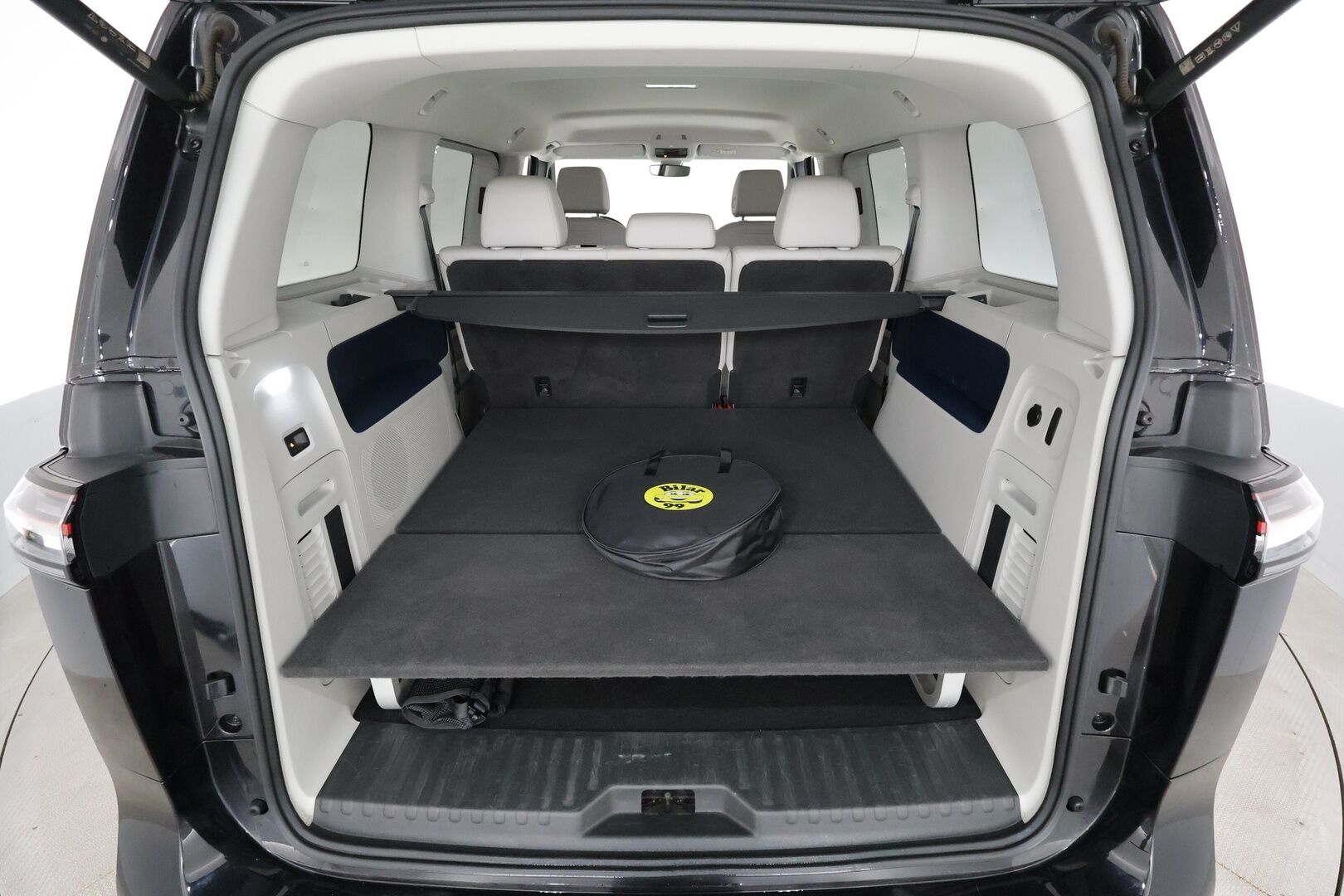 VOLKSWAGEN ID. BUZZ 2024 Pro Business 150kW - | ACC | 360°-kamera | Matrix-LED | Hierovat Sport-Muistipenkit | Koukku | Sähkö-ovet | Sähkökontti | Kaistavahti | Navi | Keyless | Kahdet renkaat | Merkkihuollot | - KORKO VAIN 3,99 %