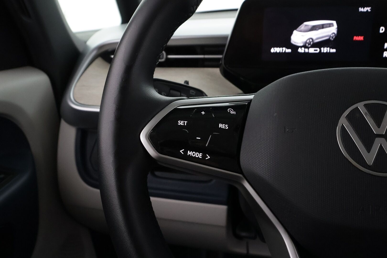VOLKSWAGEN ID. BUZZ 2024 Pro Business 150kW - | ACC | 360°-kamera | Matrix-LED | Hierovat Sport-Muistipenkit | Koukku | Sähkö-ovet | Sähkökontti | Kaistavahti | Navi | Keyless | Kahdet renkaat | Merkkihuollot | - KORKO VAIN 3,99 %