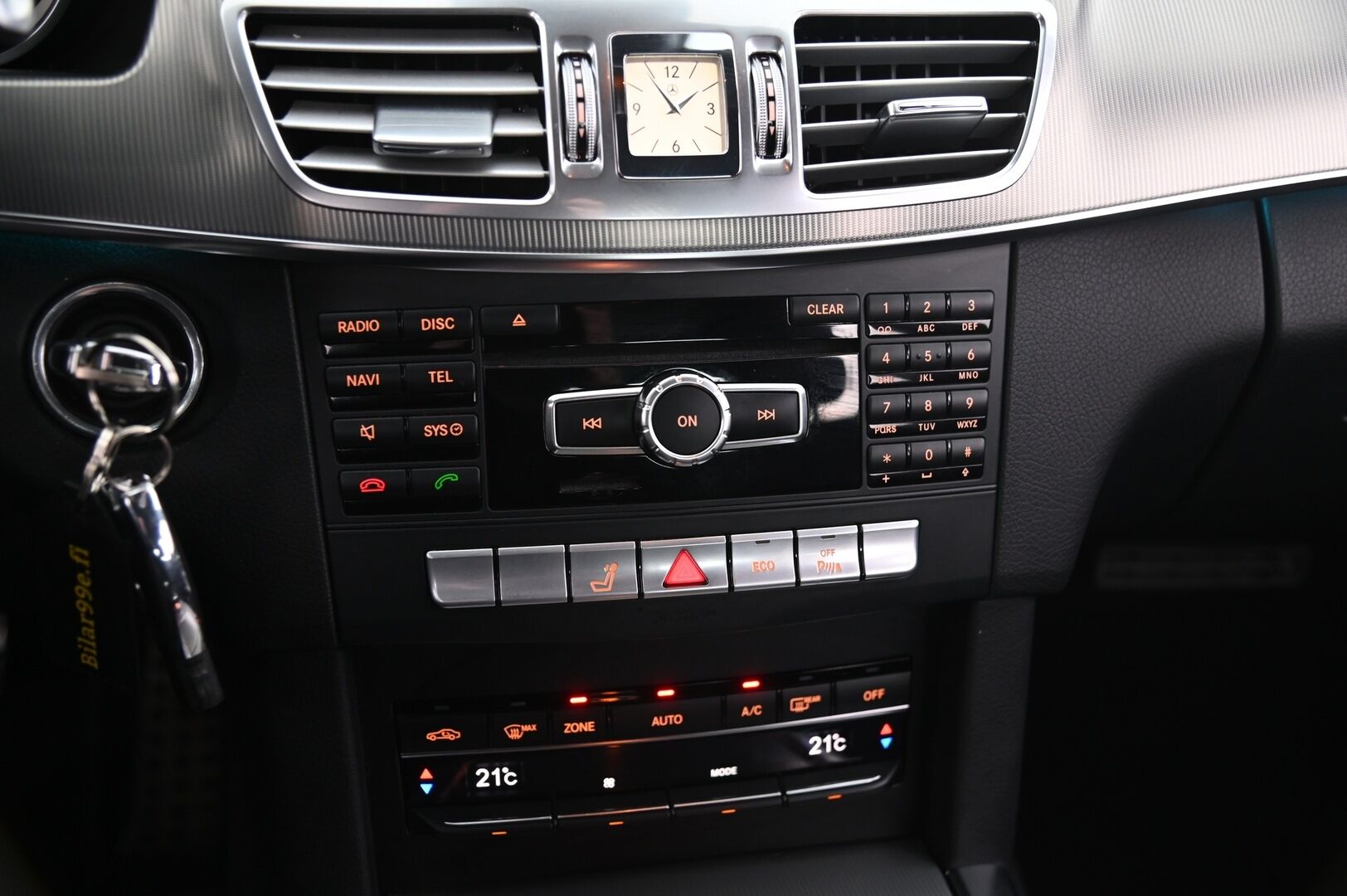 Mercedes-Benz E 2014 E 350 BLUETEC 4MATIC Sedan *H&K/  360 kamera/  Bliss/  Muistipenkit/  ILS* - Autosta löytyy 2x renkaat ja vanteet! Talveksi Lohko ja sisätilanlämmitin! Sisustan kruunaa puolinahka penkit ja mustasisäkatto!