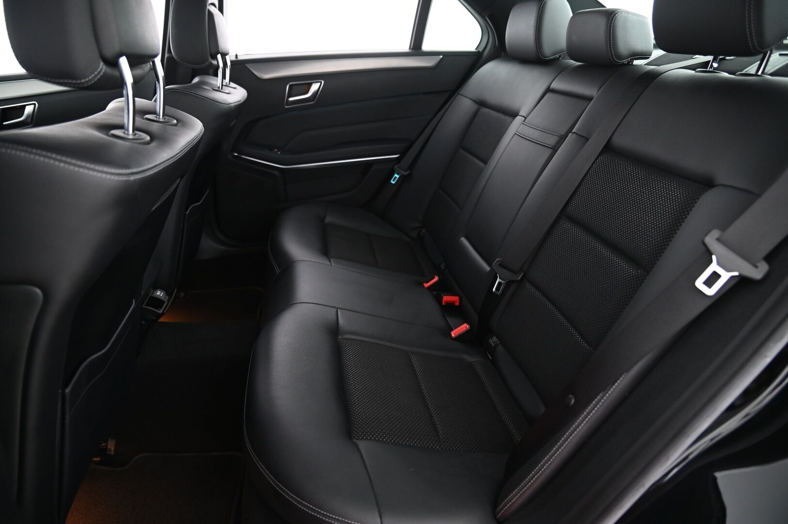 Mercedes-Benz E 2014 E 350 BLUETEC 4MATIC Sedan *H&K/  360 kamera/  Bliss/  Muistipenkit/  ILS* - Autosta löytyy 2x renkaat ja vanteet! Talveksi Lohko ja sisätilanlämmitin! Sisustan kruunaa puolinahka penkit ja mustasisäkatto!