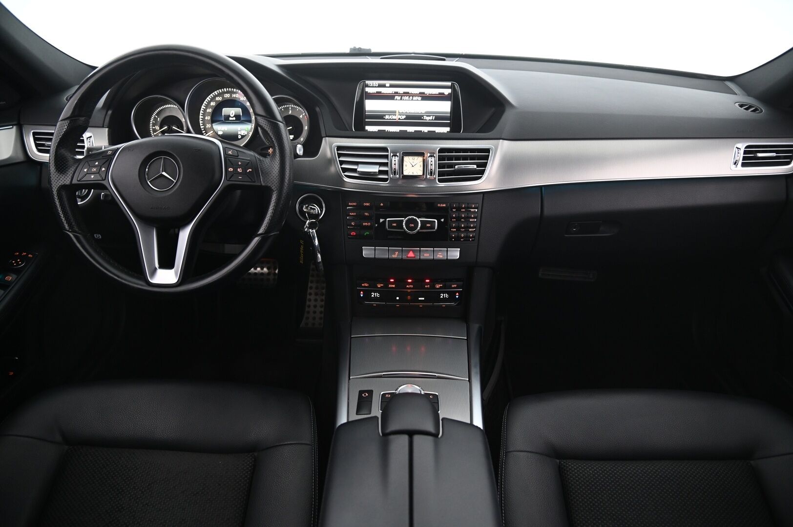Mercedes-Benz E 2014 E 350 BLUETEC 4MATIC Sedan *H&K/  360 kamera/  Bliss/  Muistipenkit/  ILS* - Autosta löytyy 2x renkaat ja vanteet! Talveksi Lohko ja sisätilanlämmitin! Sisustan kruunaa puolinahka penkit ja mustasisäkatto!