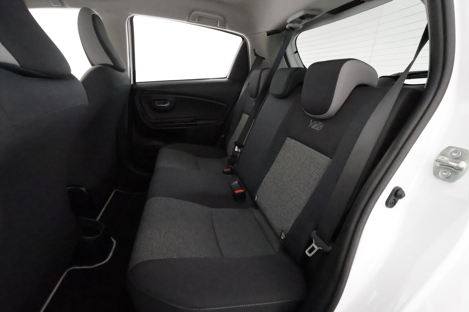 Toyota Yaris 2020 1,5 Dual VVT-i Y20 Edition 5ov Multidrive S **P.kamera / Vakkari / Navi / Bluetooth / Kaukovaloavustin** - 1.om Suomi-auto / Merkkihuollettu / Kahdet renkaat aluvanteilla