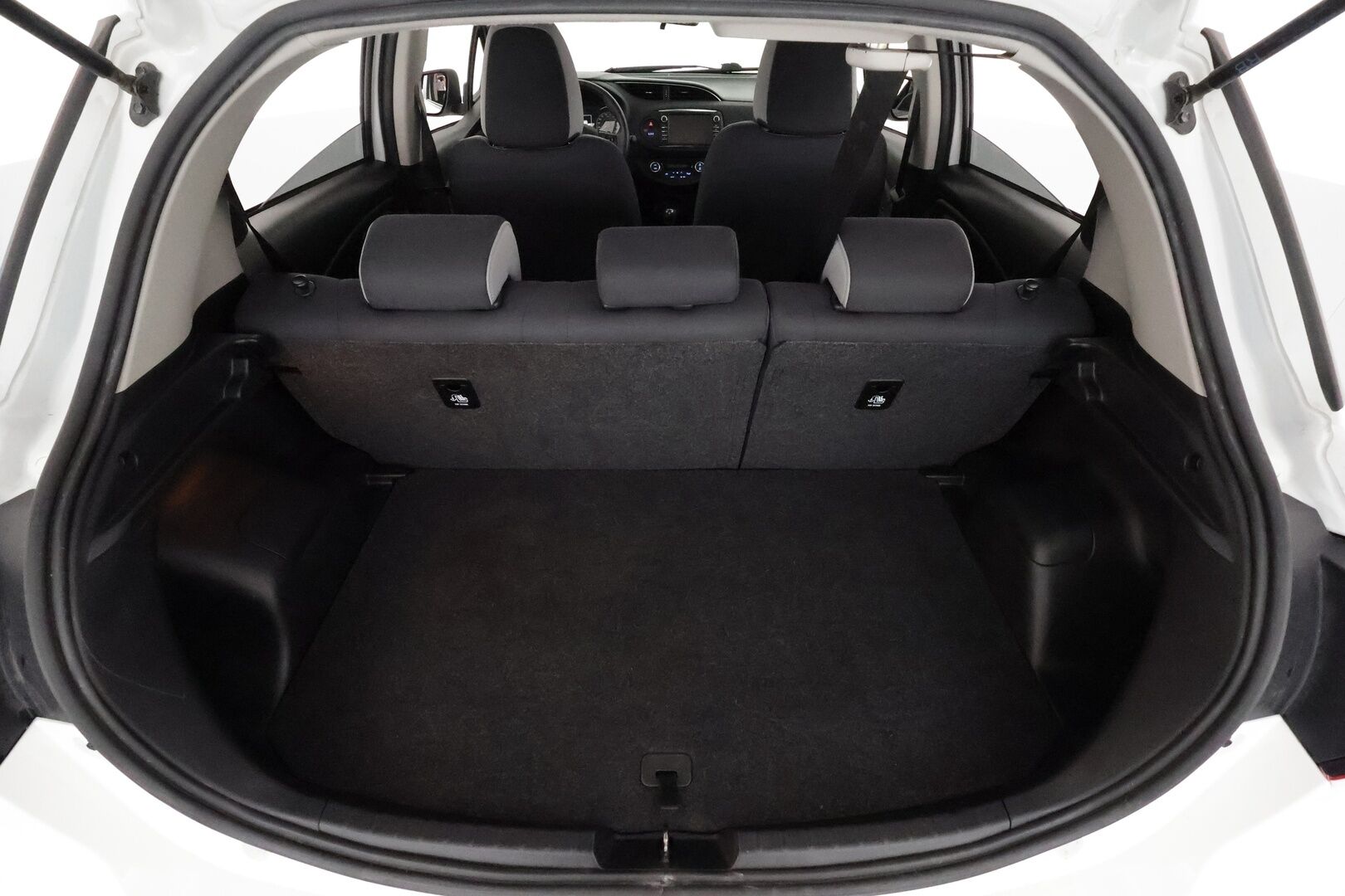 Toyota Yaris 2020 1,5 Dual VVT-i Y20 Edition 5ov Multidrive S **P.kamera / Vakkari / Navi / Bluetooth / Kaukovaloavustin** - 1.om Suomi-auto / Merkkihuollettu / Kahdet renkaat aluvanteilla