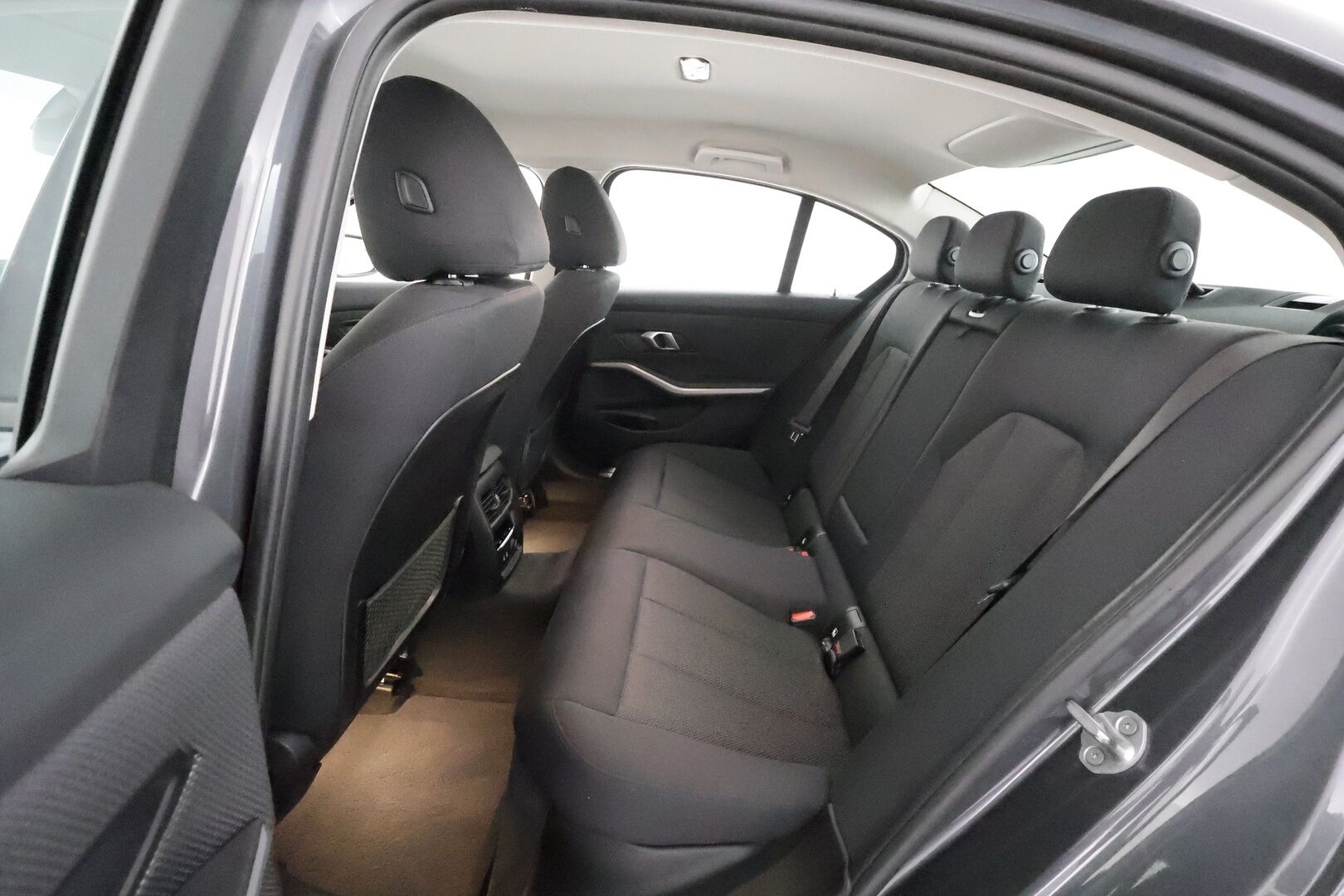 BMW 320 2020 i A G20 Sedan xDrive Business **1-om. Suomi-auto / Vakkari / Muistipenkki / ComfortAccess / P.tutkat ** - Kahdet huippurenkaat / Juuri huollettu / 1-omisteinen Suomi-auto