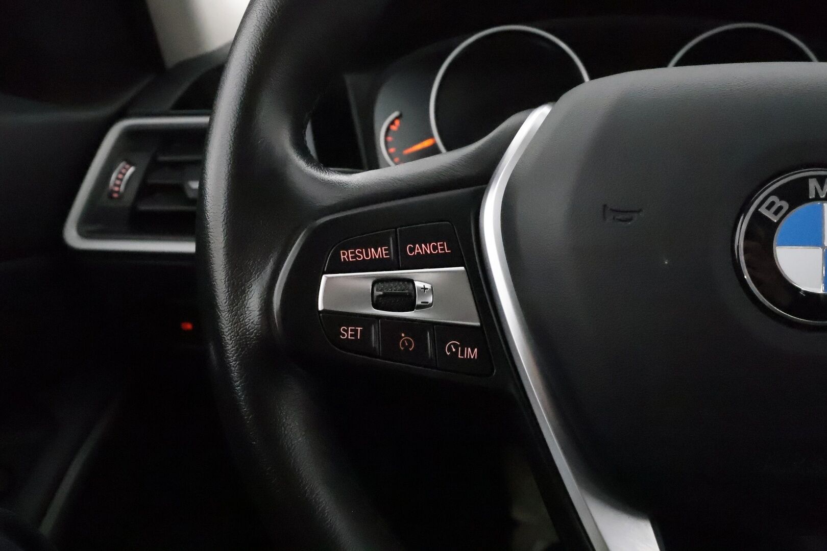 BMW 320 2020 i A G20 Sedan xDrive Business **1-om. Suomi-auto / Vakkari / Muistipenkki / ComfortAccess / P.tutkat ** - Kahdet huippurenkaat / Juuri huollettu / 1-omisteinen Suomi-auto