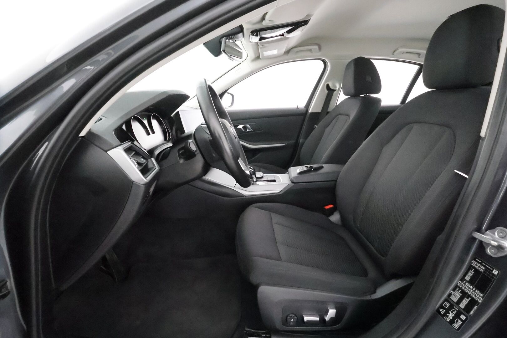 BMW 320 2020 i A G20 Sedan xDrive Business **1-om. Suomi-auto / Vakkari / Muistipenkki / ComfortAccess / P.tutkat ** - Kahdet huippurenkaat / Juuri huollettu / 1-omisteinen Suomi-auto