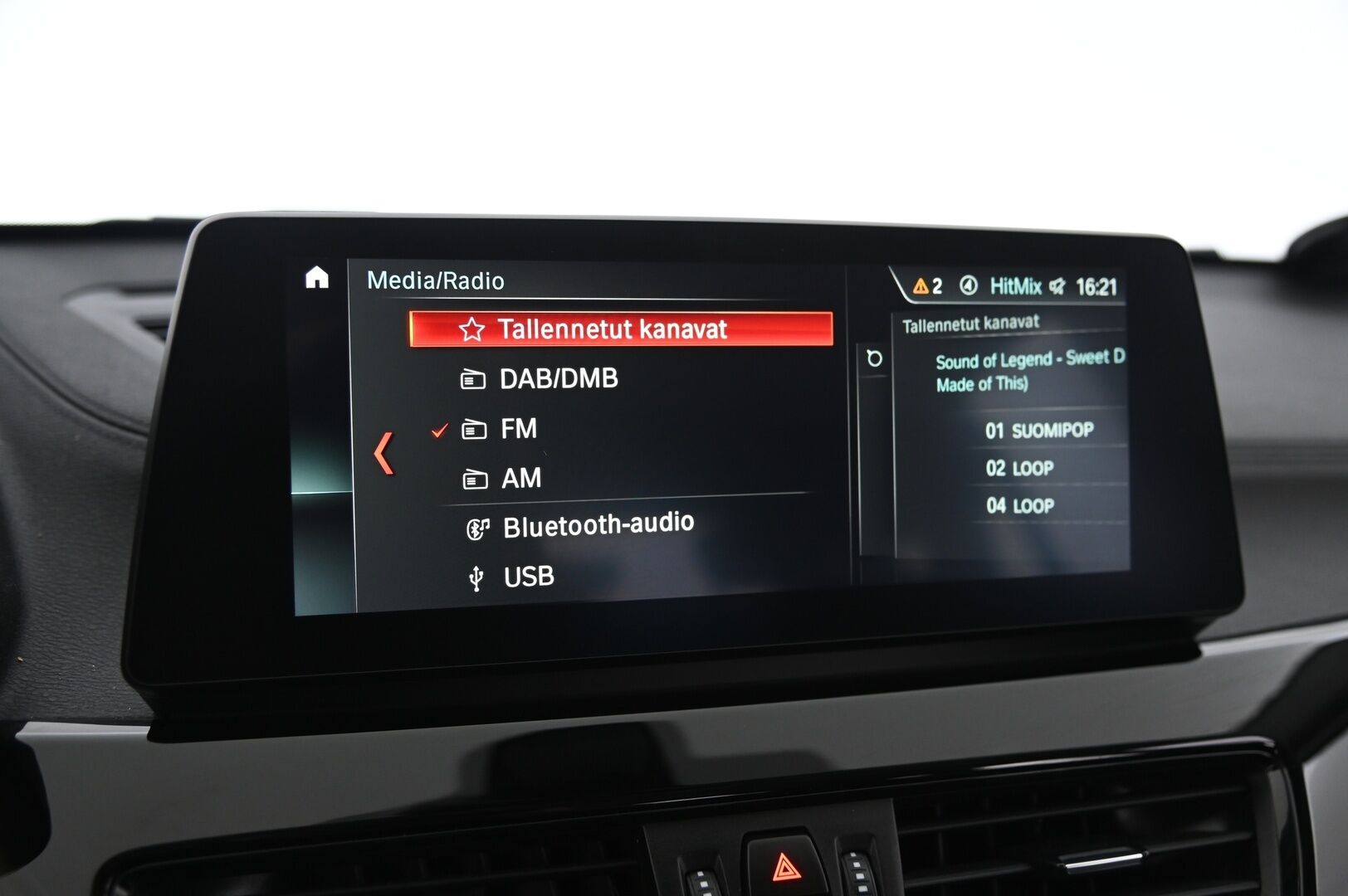 BMW X1 2021 F48 xDrive25e A Business Sport LCI *ACC / Hifit / HUD / Navi / Koukku* - M-Sport Ratti / Driving Assistant Plus / Kahdet renkaat alumiinivanteilla!*