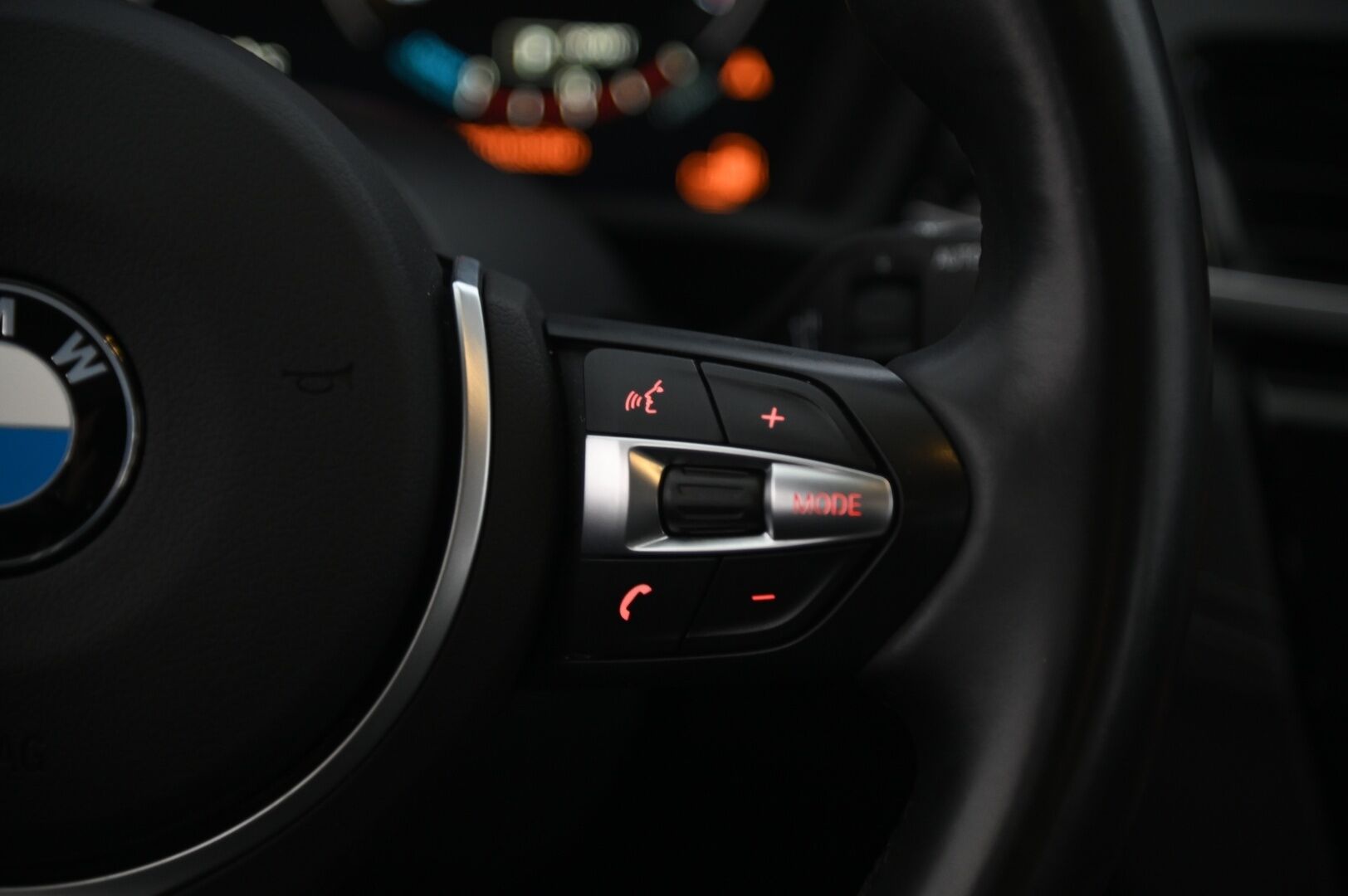 BMW X1 2021 F48 xDrive25e A Business Sport LCI *ACC / Hifit / HUD / Navi / Koukku* - M-Sport Ratti / Driving Assistant Plus / Kahdet renkaat alumiinivanteilla!*