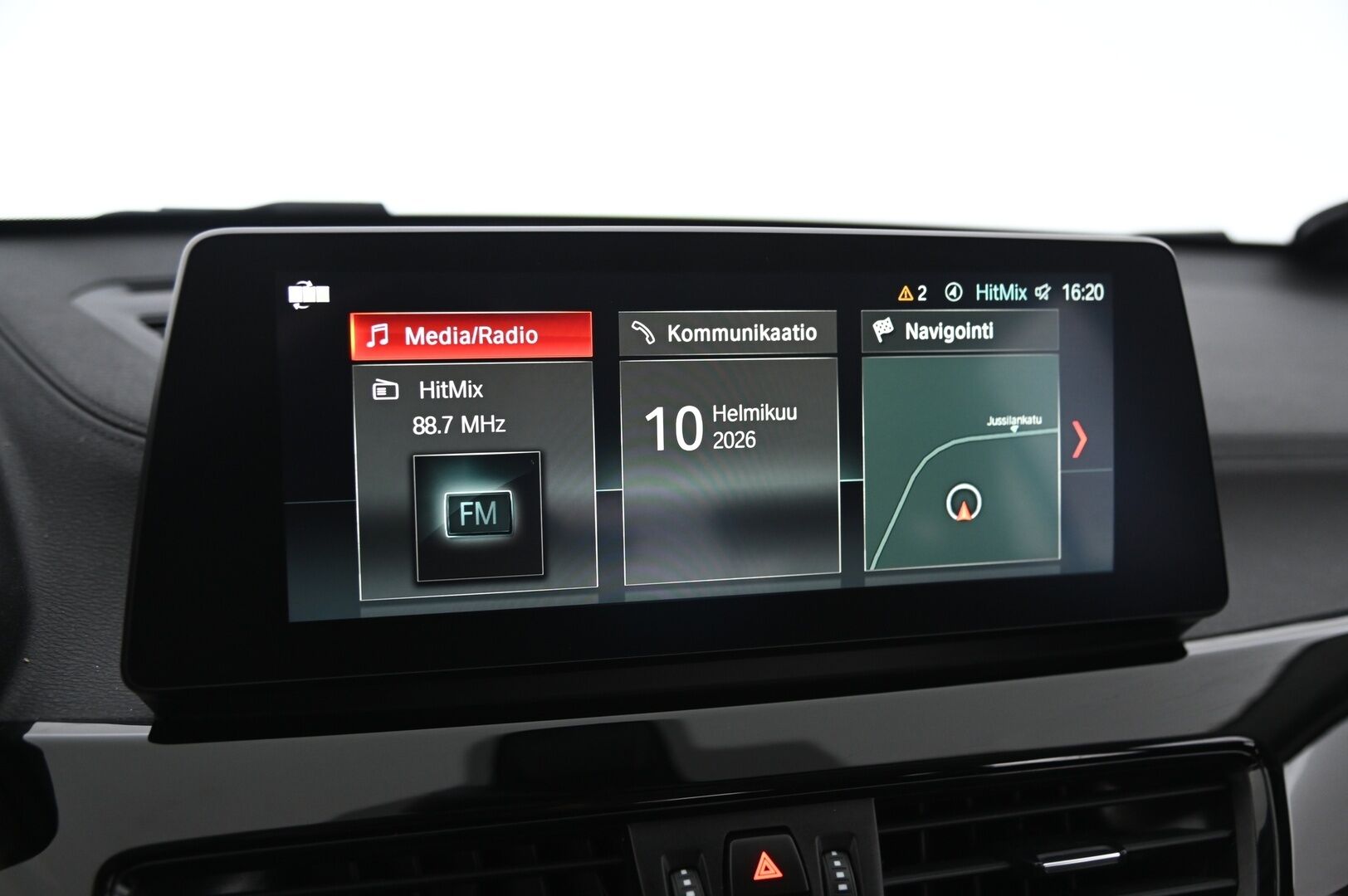 BMW X1 2021 F48 xDrive25e A Business Sport LCI *ACC / Hifit / HUD / Navi / Koukku* - M-Sport Ratti / Driving Assistant Plus / Kahdet renkaat alumiinivanteilla!*