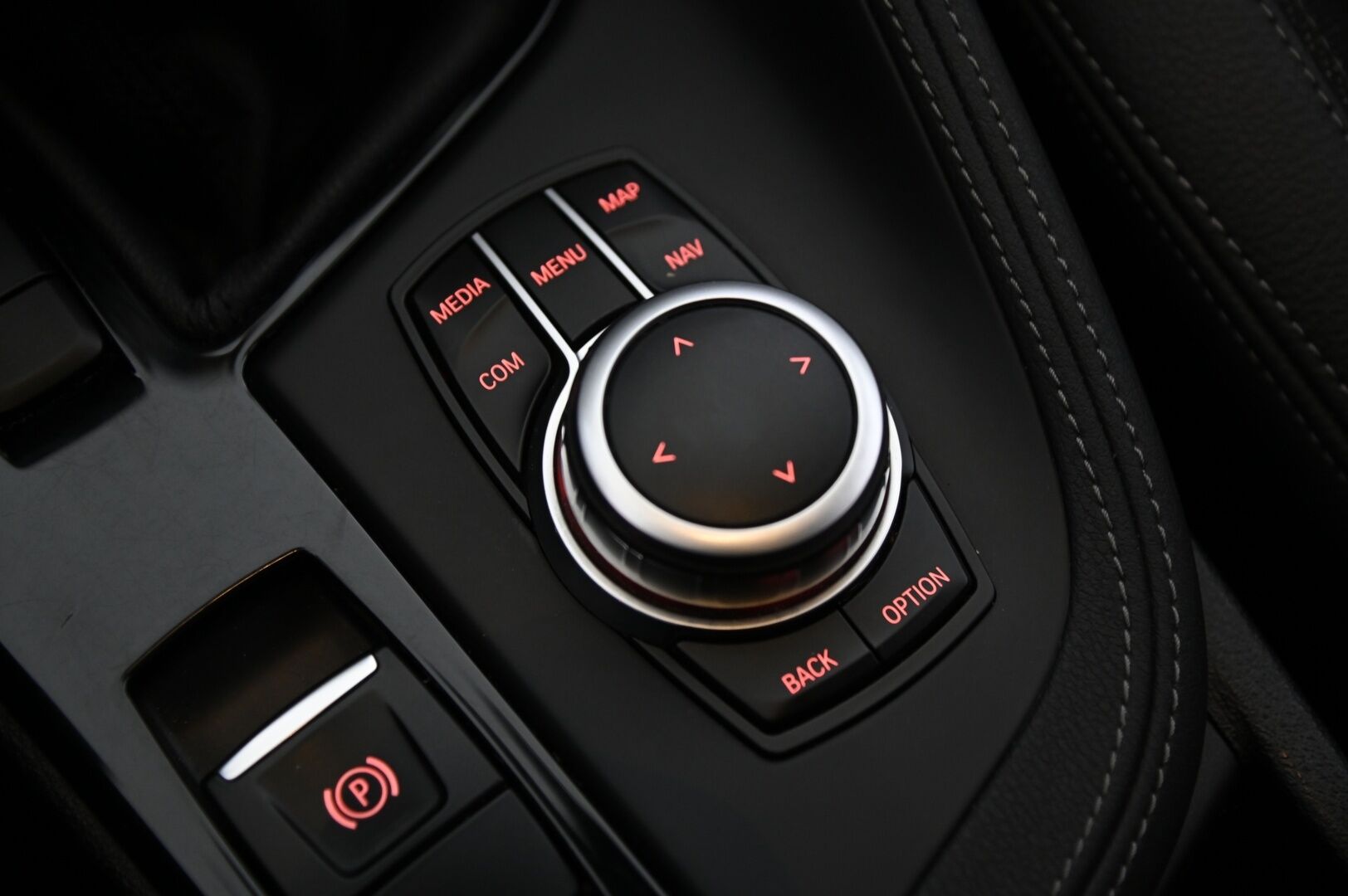 BMW X1 2021 F48 xDrive25e A Business Sport LCI *ACC / Hifit / HUD / Navi / Koukku* - M-Sport Ratti / Driving Assistant Plus / Kahdet renkaat alumiinivanteilla!*