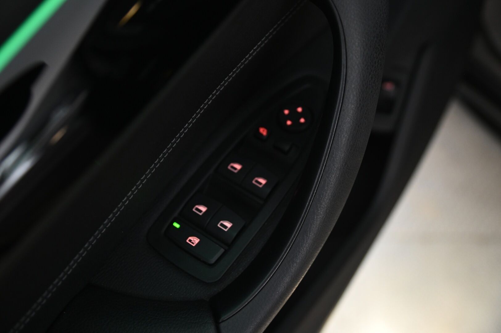 BMW X1 2021 F48 xDrive25e A Business Sport LCI *ACC / Hifit / HUD / Navi / Koukku* - M-Sport Ratti / Driving Assistant Plus / Kahdet renkaat alumiinivanteilla!*