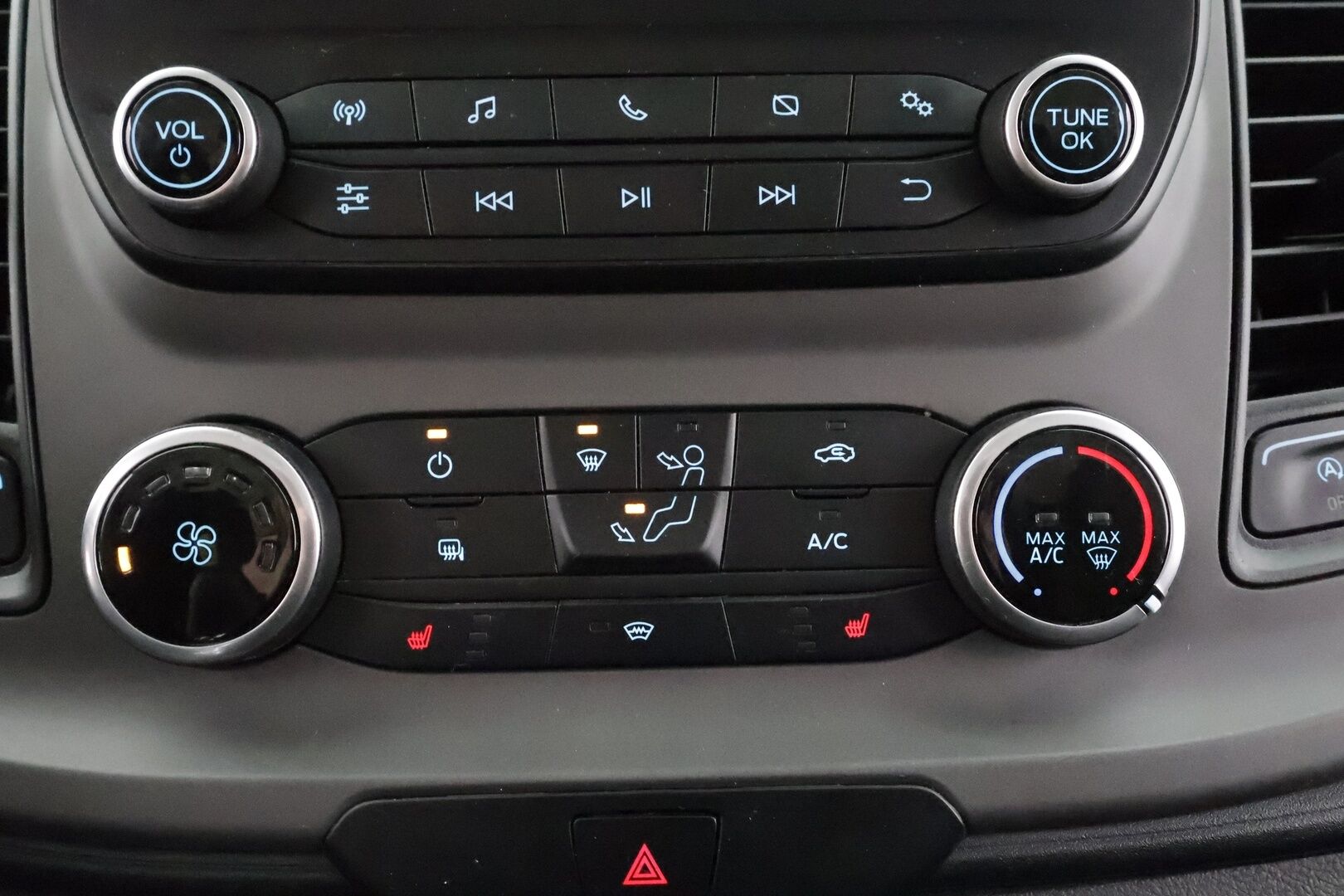 Ford Transit Custom 2020 320 2,0TDCi 105 hv M6 Etuveto Trend Van N1 L2H1 * Webasto / Koukku / Vakkari / Bluetooth / Ilmastointi * - P.Kamera / Penkinlämmittimet / Lämmitettävä tuulilasi / Suomi-auto / ALV / Merkkihuollot / Kahdet renkaat aluvanteilla