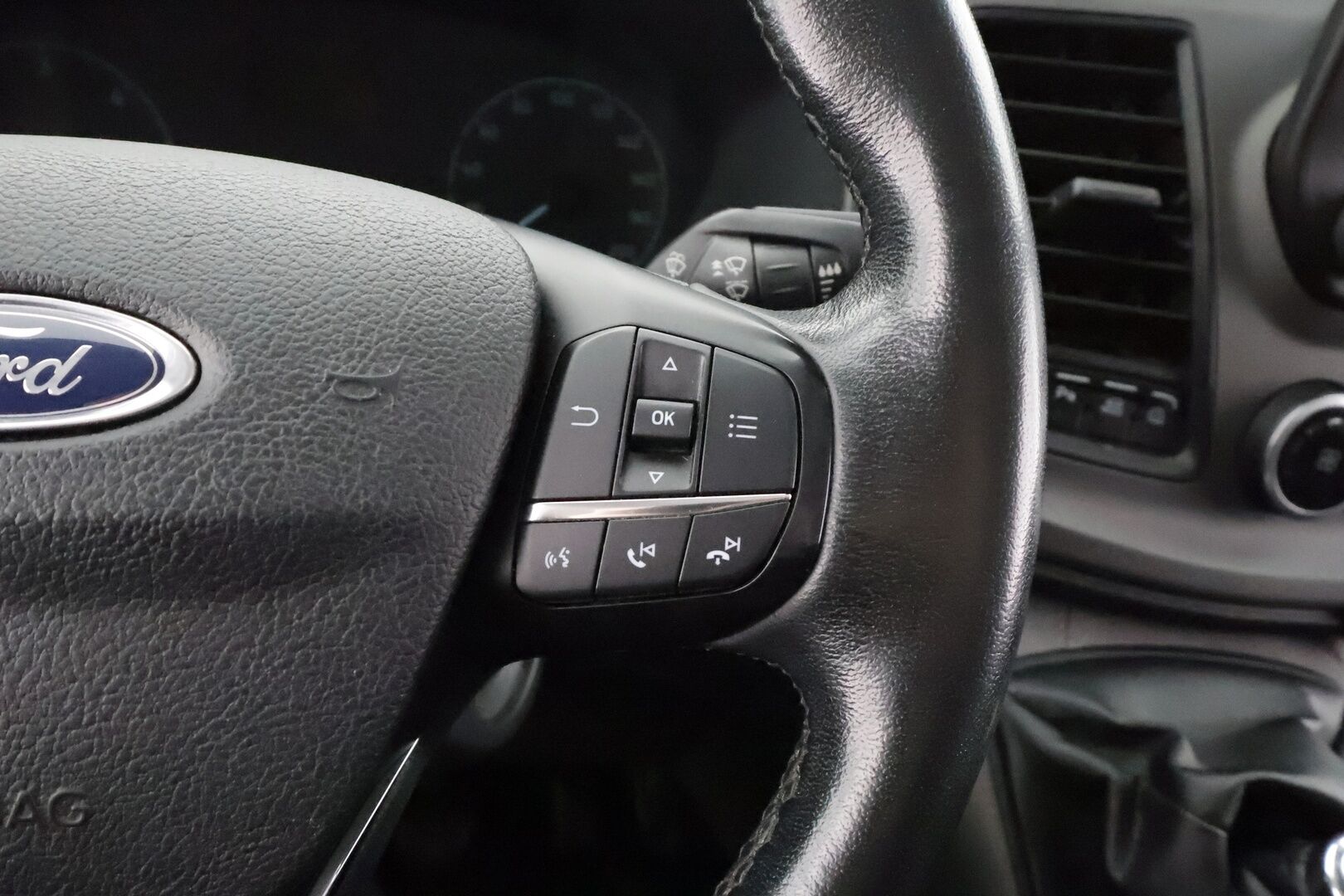 Ford Transit Custom 2020 320 2,0TDCi 105 hv M6 Etuveto Trend Van N1 L2H1 * Webasto / Koukku / Vakkari / Bluetooth / Ilmastointi * - P.Kamera / Penkinlämmittimet / Lämmitettävä tuulilasi / Suomi-auto / ALV / Merkkihuollot / Kahdet renkaat aluvanteilla