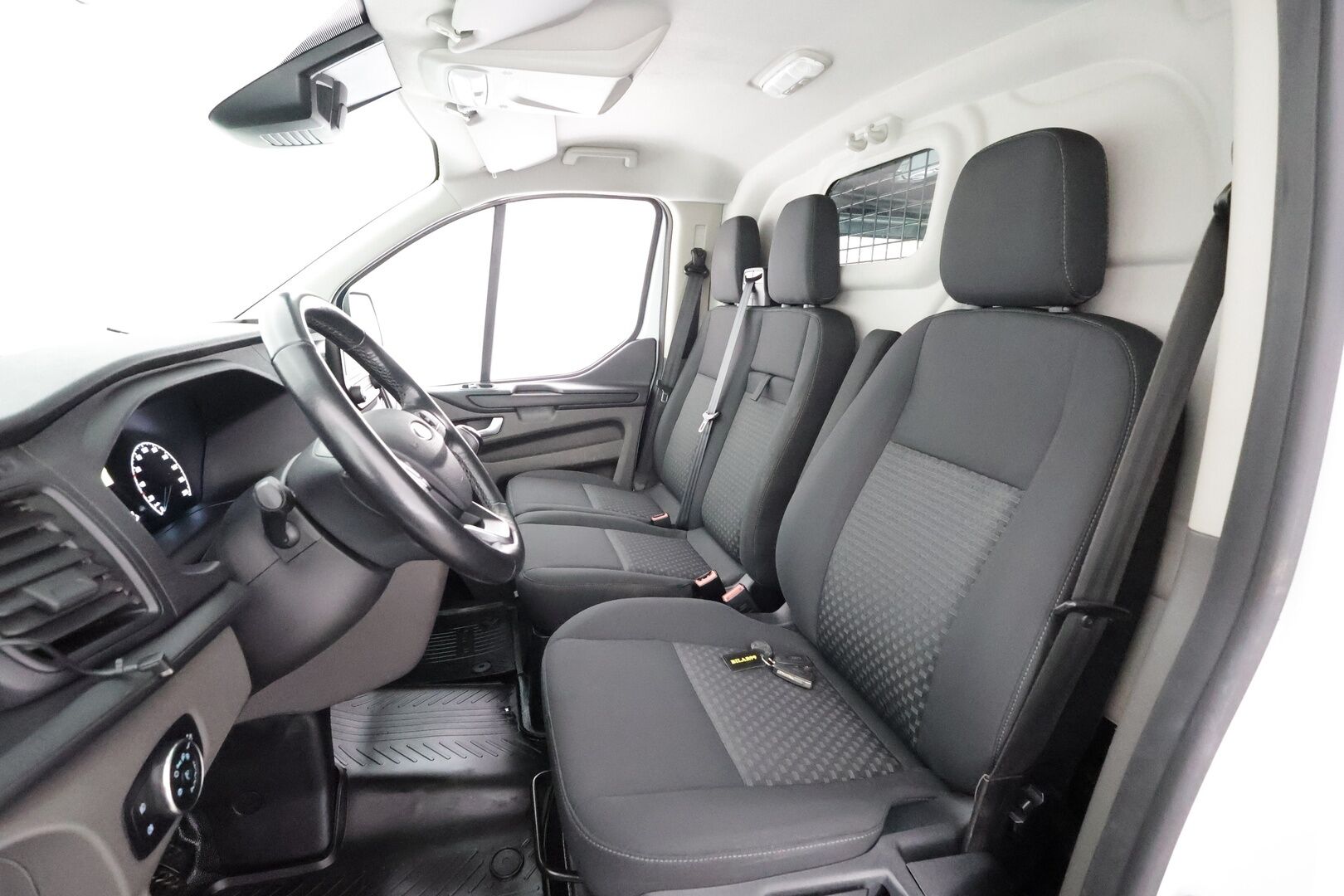 Ford Transit Custom 2020 320 2,0TDCi 105 hv M6 Etuveto Trend Van N1 L2H1 * Webasto / Koukku / Vakkari / Bluetooth / Ilmastointi * - P.Kamera / Penkinlämmittimet / Lämmitettävä tuulilasi / Suomi-auto / ALV / Merkkihuollot / Kahdet renkaat aluvanteilla