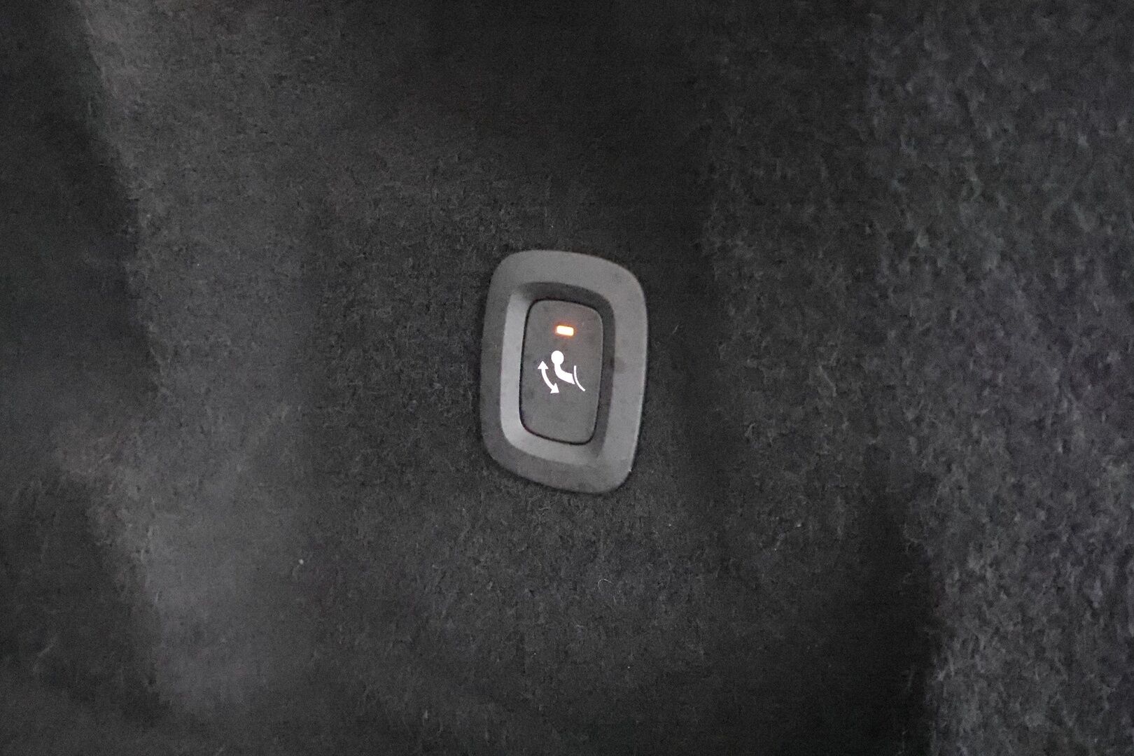 Volvo XC60 2020 B5 AWD MHEV Business Inscription aut * ACC / P.kamera / Full LED / Hierovat muistipenkit / Webasto / Koukku / KeylessGo * - Ilmastoidut nahat / Suomi-auto / Kahdet renkaat aluvanteilla