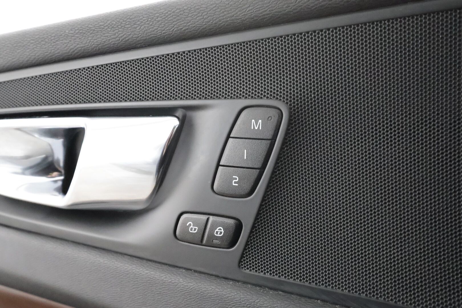 Volvo XC60 2020 B5 AWD MHEV Business Inscription aut * ACC / P.kamera / Full LED / Hierovat muistipenkit / Webasto / Koukku / KeylessGo * - Ilmastoidut nahat / Suomi-auto / Kahdet renkaat aluvanteilla