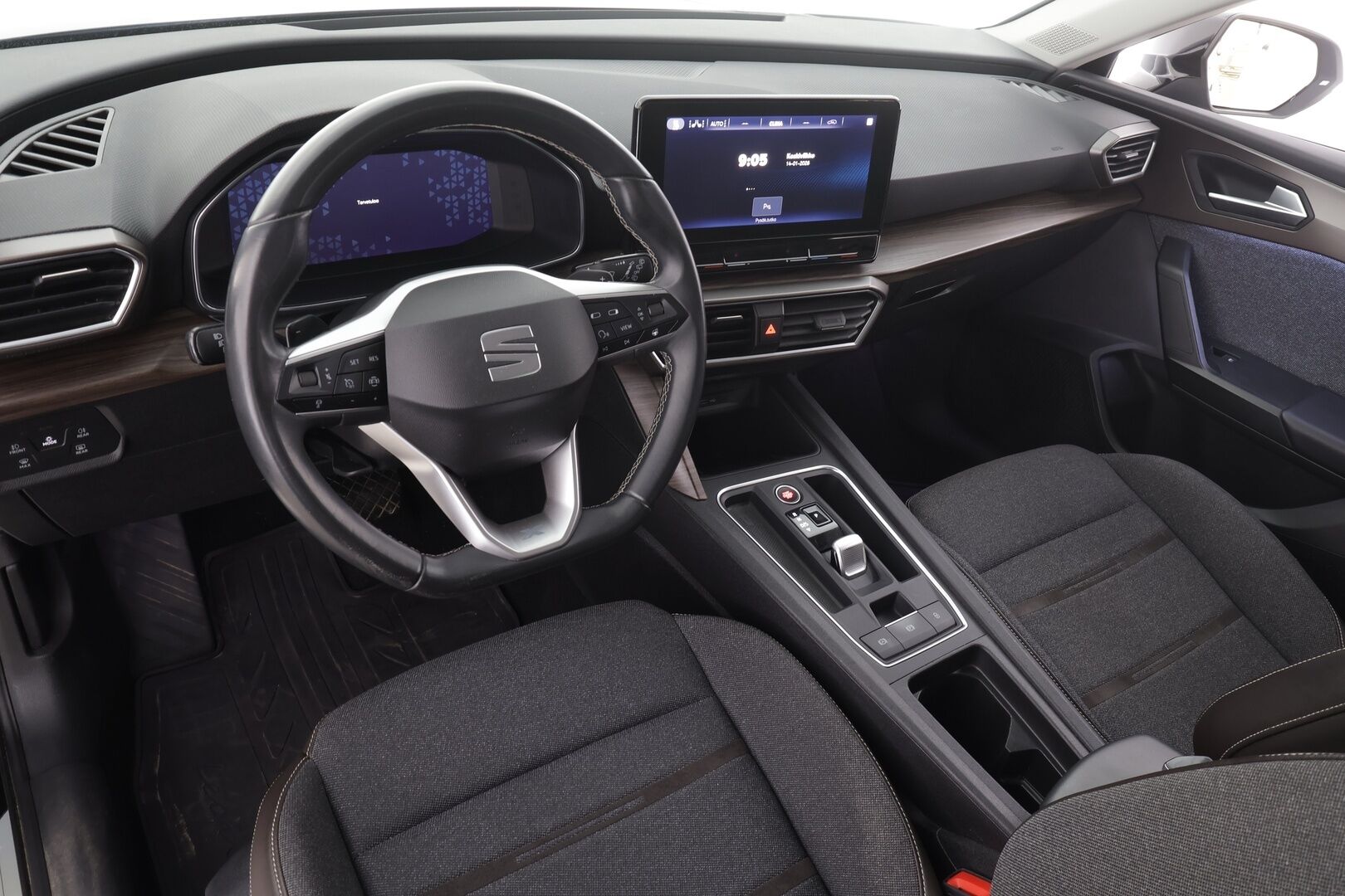 Seat Leon Sportstourer 2021 1,4 PHEV 204 eHybrid Xcellence DSG * ACC / LED / P.Kamera / Navi / Kaistavahti / Keyless * - Suomi-auto / 2x Latauskaapelit / Kahdet renkaat