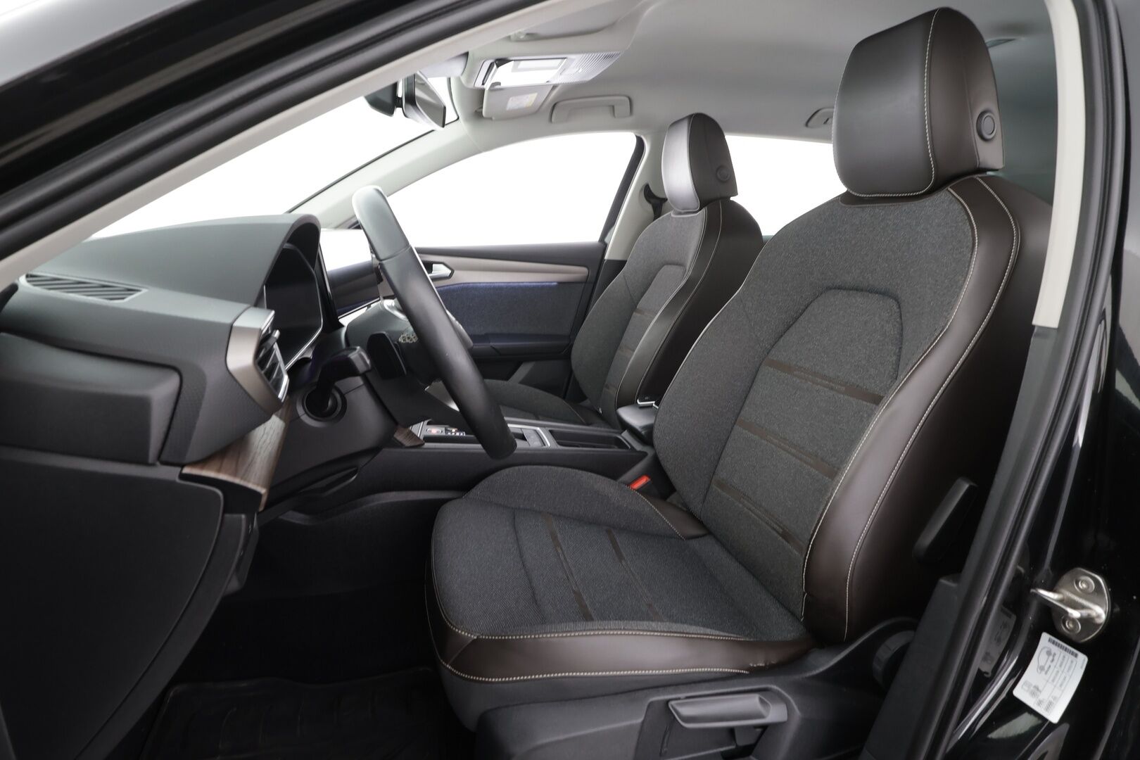 Seat Leon Sportstourer 2021 1,4 PHEV 204 eHybrid Xcellence DSG * ACC / LED / P.Kamera / Navi / Kaistavahti / Keyless * - Suomi-auto / 2x Latauskaapelit / Kahdet renkaat