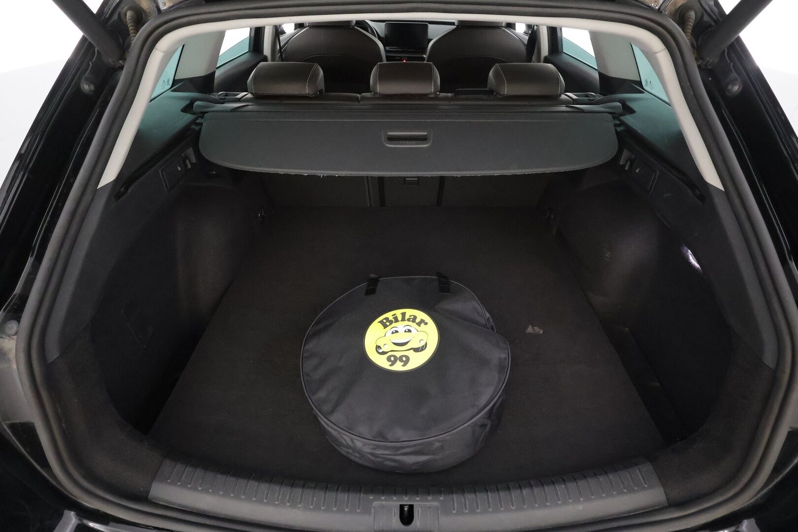 Seat Leon Sportstourer 2021 1,4 PHEV 204 eHybrid Xcellence DSG * ACC / LED / P.Kamera / Navi / Kaistavahti / Keyless * - Suomi-auto / 2x Latauskaapelit / Kahdet renkaat