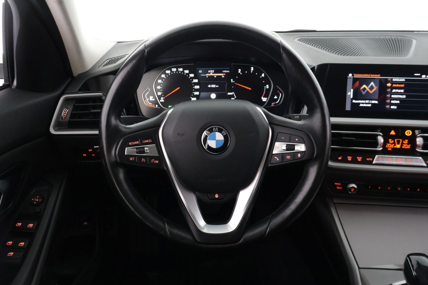 BMW 320 2021 G21 Touring 320d A xDrive Business MHEV ** Suomi-auto / Vetokoukku / Display Key / P.Tutkat / LED ** - 2-omisteinen / 2x vanteet