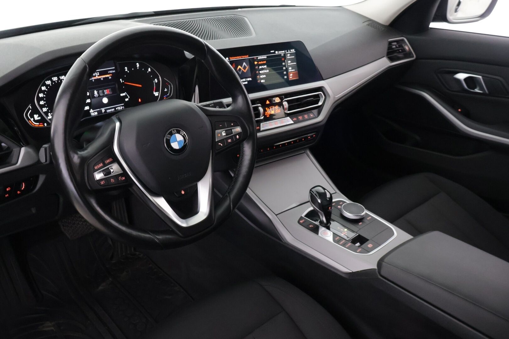 BMW 320 2021 G21 Touring 320d A xDrive Business MHEV ** Suomi-auto / Vetokoukku / Display Key / P.Tutkat / LED ** - 2-omisteinen / 2x vanteet