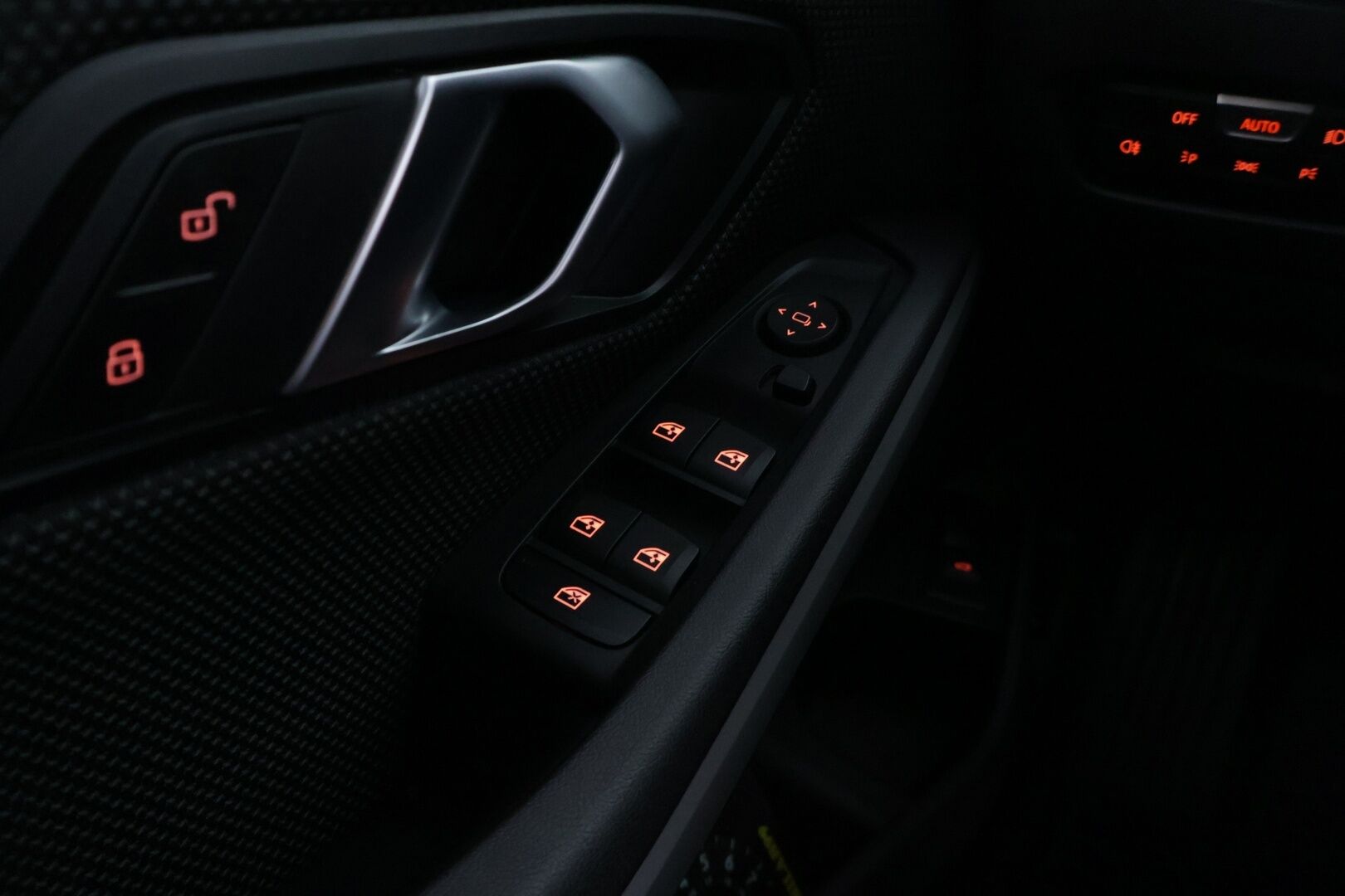 BMW 320 2021 G21 Touring 320d A xDrive Business MHEV ** Suomi-auto / Vetokoukku / Display Key / P.Tutkat / LED ** - 2-omisteinen / 2x vanteet