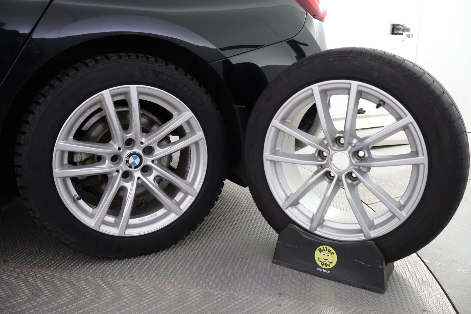 BMW 320 2021 G21 Touring 320d A xDrive Business MHEV ** Suomi-auto / Vetokoukku / Display Key / P.Tutkat / LED ** - 2-omisteinen / 2x vanteet